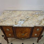 Transition period chest of drawers