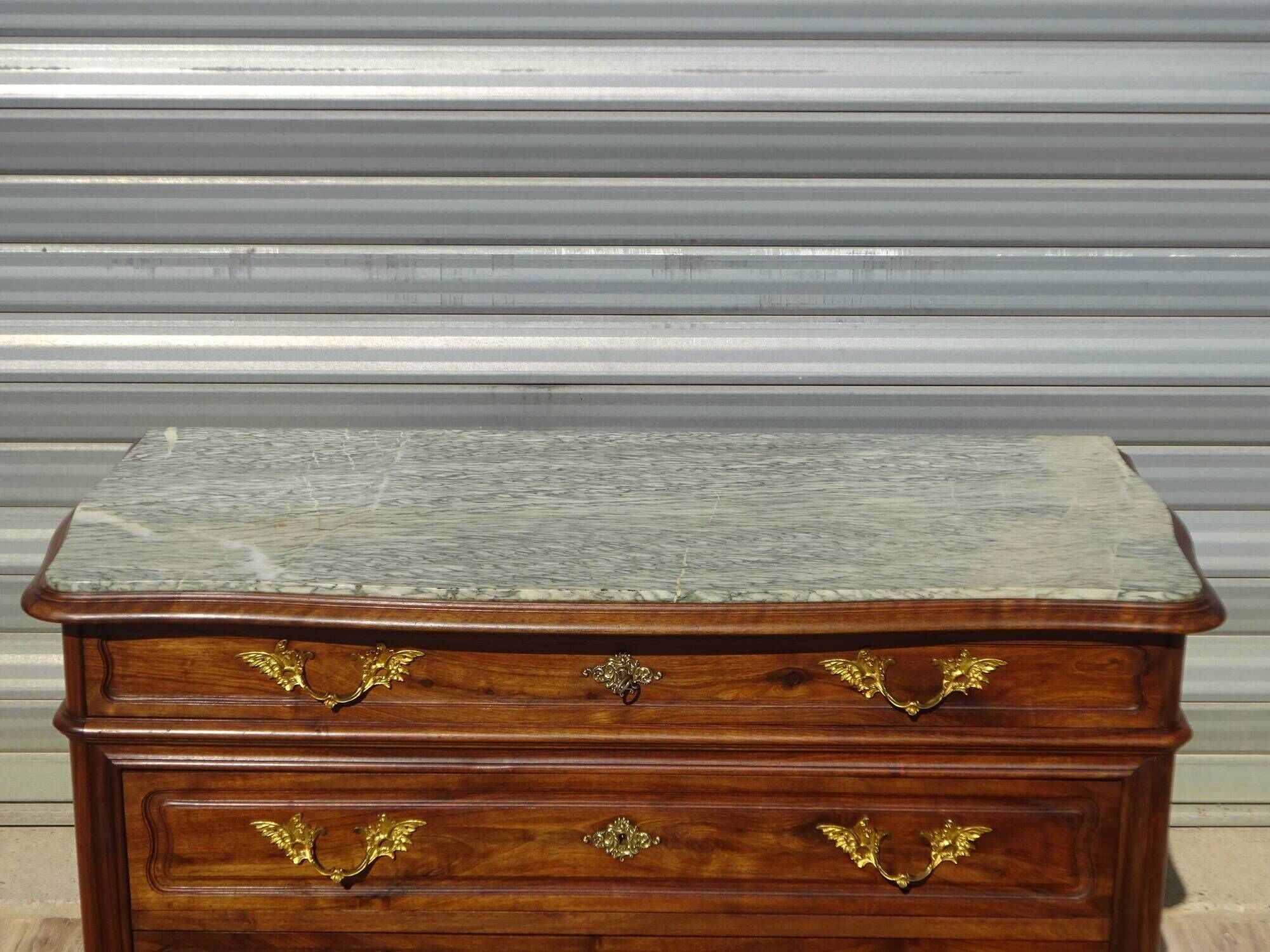 Commode en noyer Louis XV avec miroir