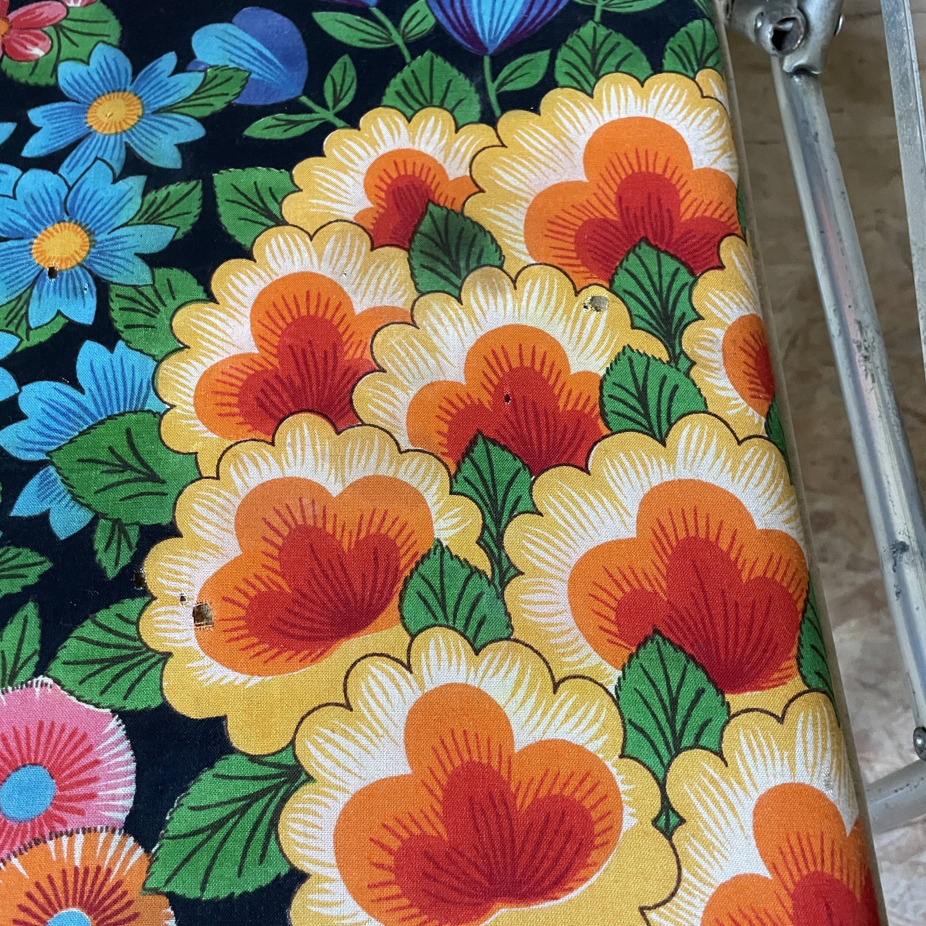 Foldable camping chair, multicolor flower pattern