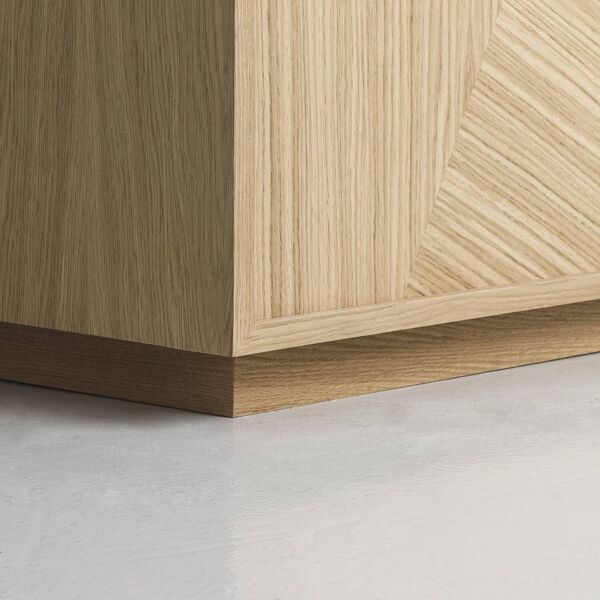 Buffet bar sur mesure en chêne avec un plateau verre fumé