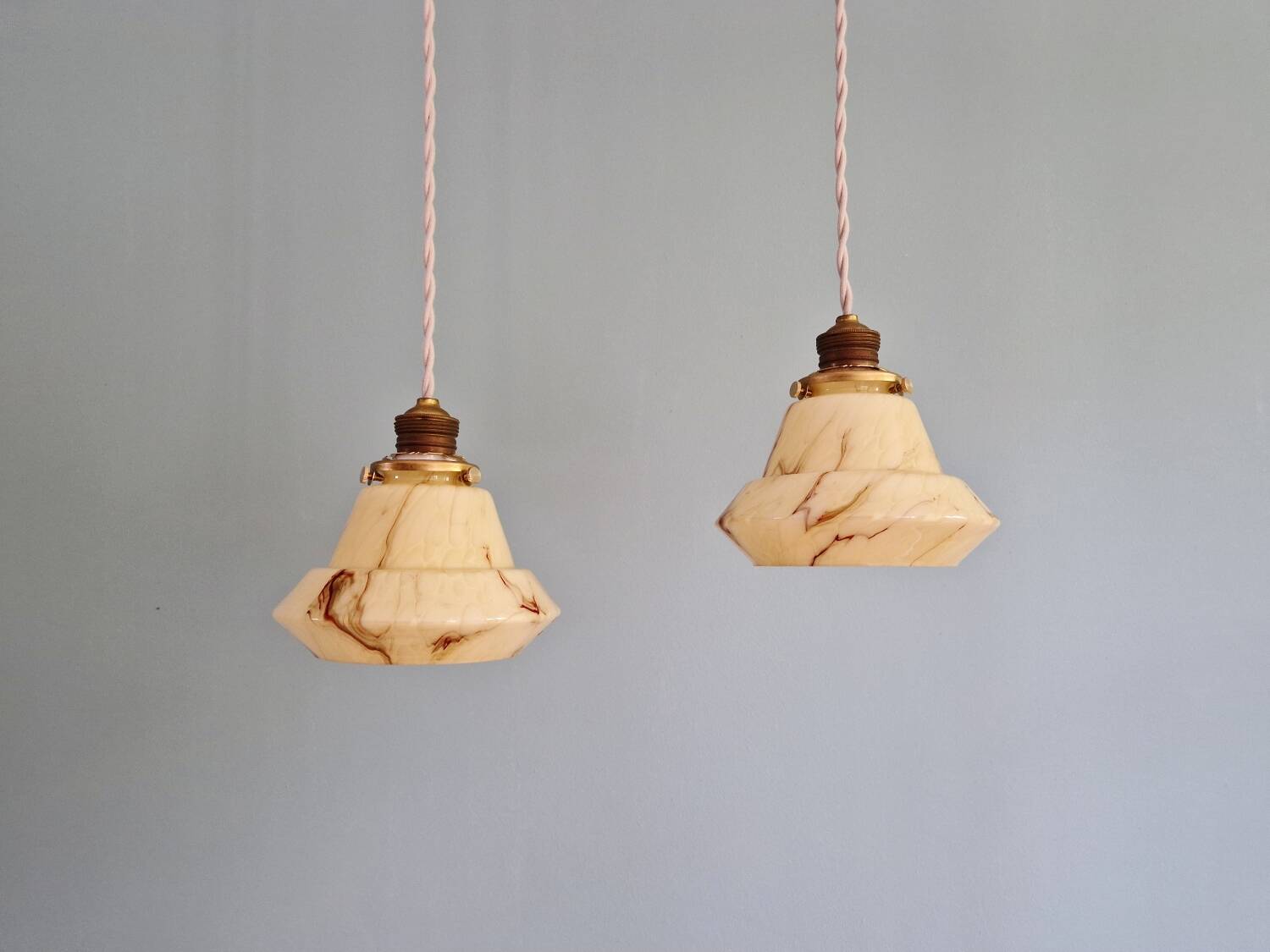 Pair of Art Deco marbled opaline pendant lights, Scailmont (Belgium)
