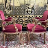 Paire de fauteuils cabriolet de style Louis XV velours rouge