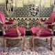 Paire de fauteuils cabriolet de style Louis XV velours rouge