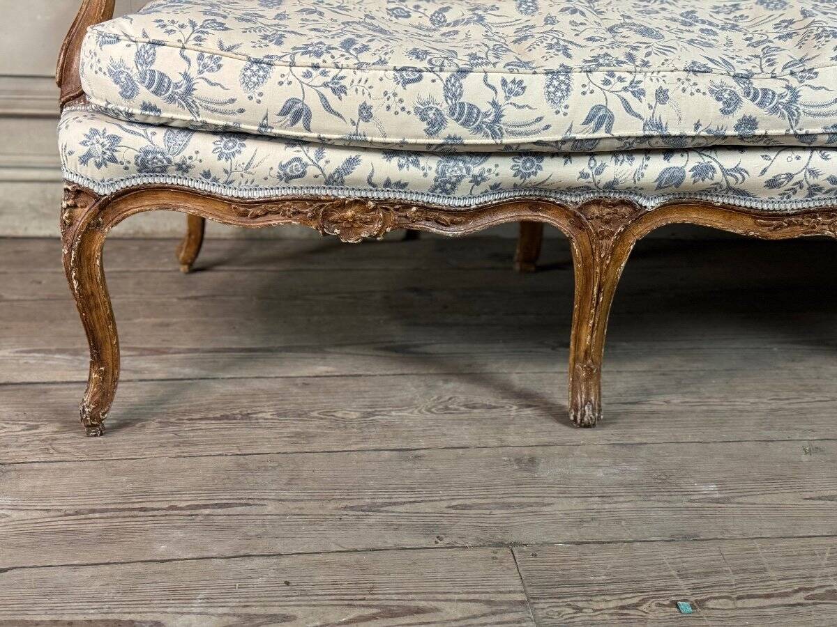 Louis XV bench in carved wood with oak patina, 18th century