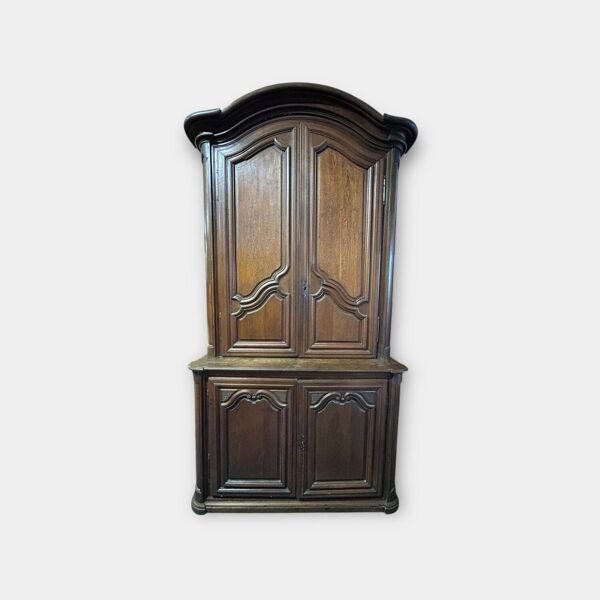 Buffet deux corps de présentation d’époque régence en chêne travail parisien xviiième