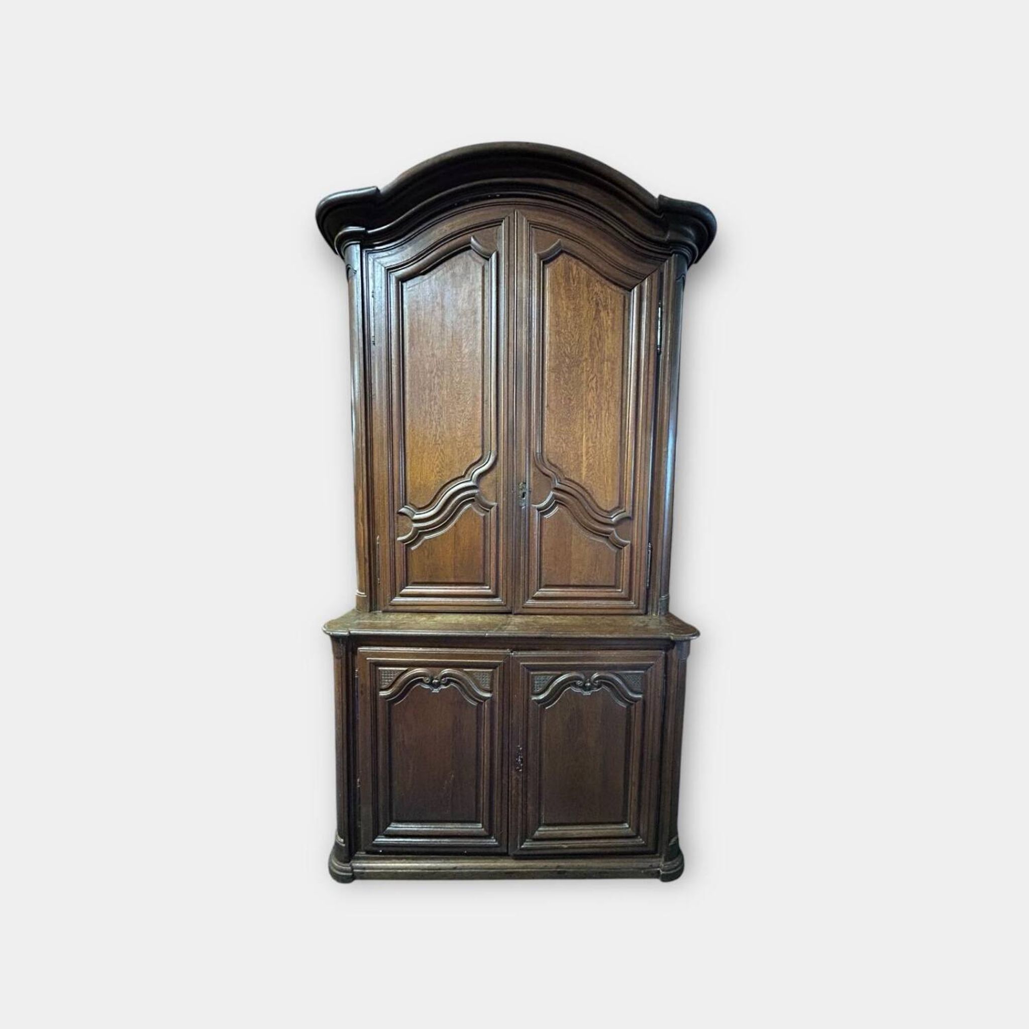 Two-body presentation buffet from the regency period in oak, 18th century parisian work
