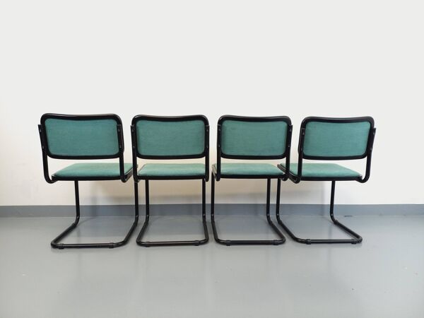 Suite de 4 chaises vintage Marcel Breuer Cesca B32 style Bauhaus en métal noir, bois noir et tissu v