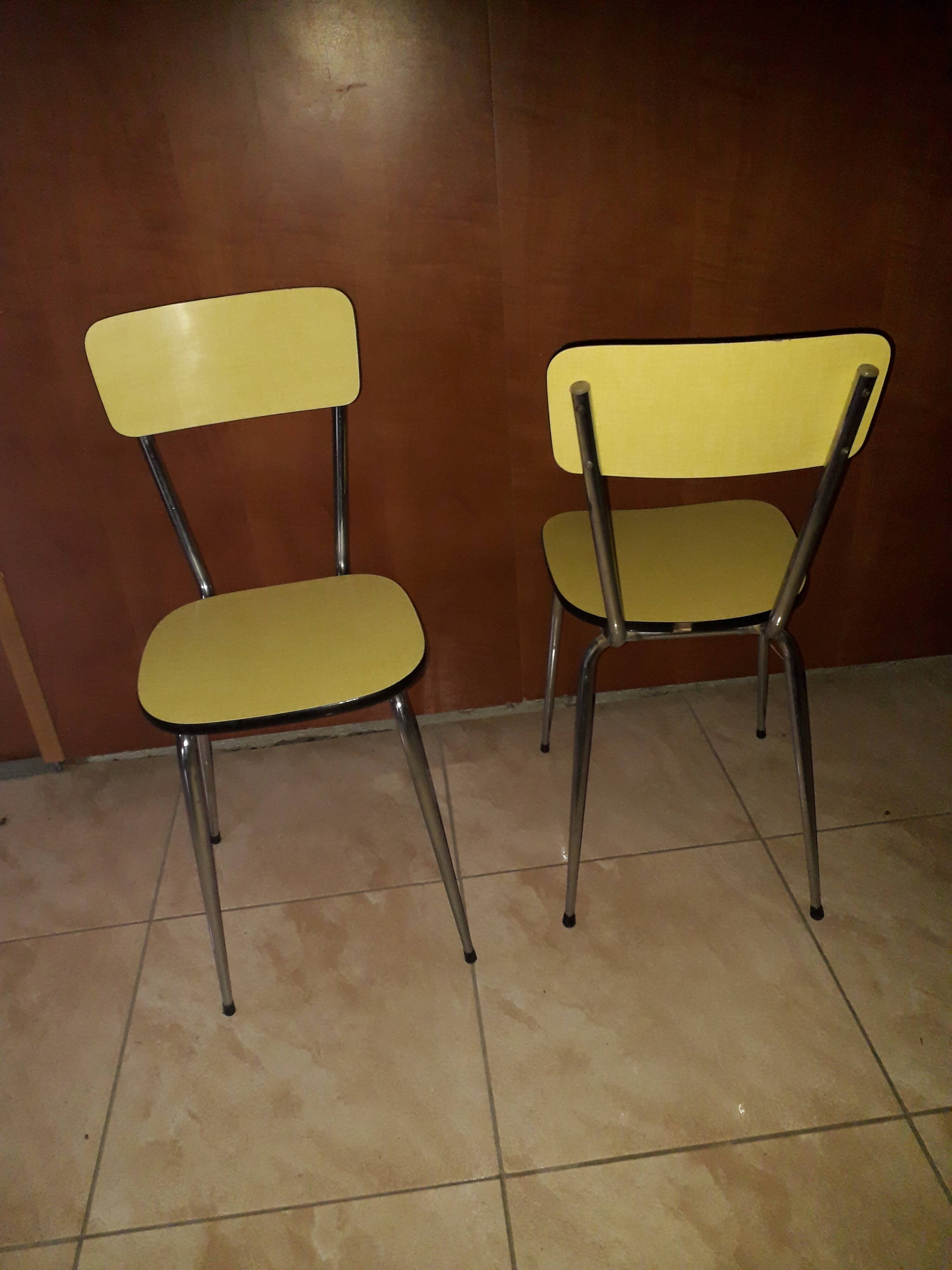 Paire de chaises en formica jaune  vintage