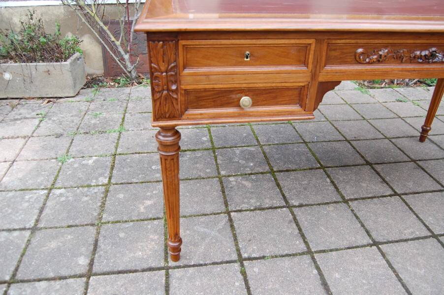 Napoleon III desk in Louis XVI style made of walnut from the late 19th century.