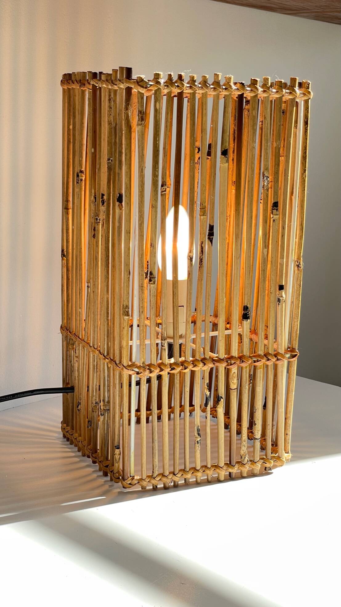 Vintage cube wood willow lamp