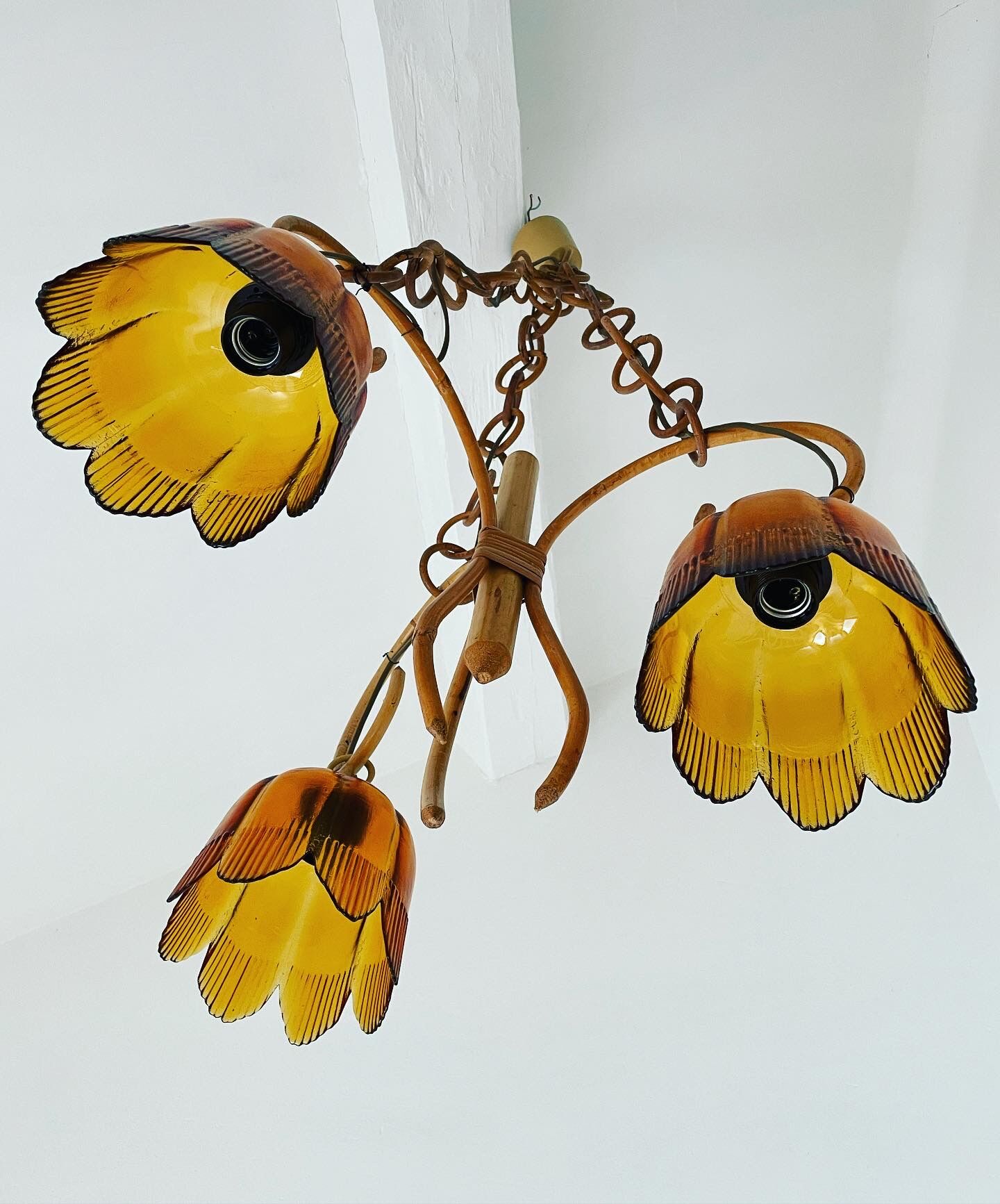 Vintage chandelier with 3 burners in rattan and bamboo