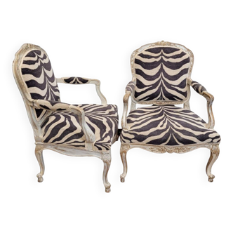 Pair of armchairs, carved and polychrome wood, printed zebra tapestry, Louis XV, circa 1790 – France