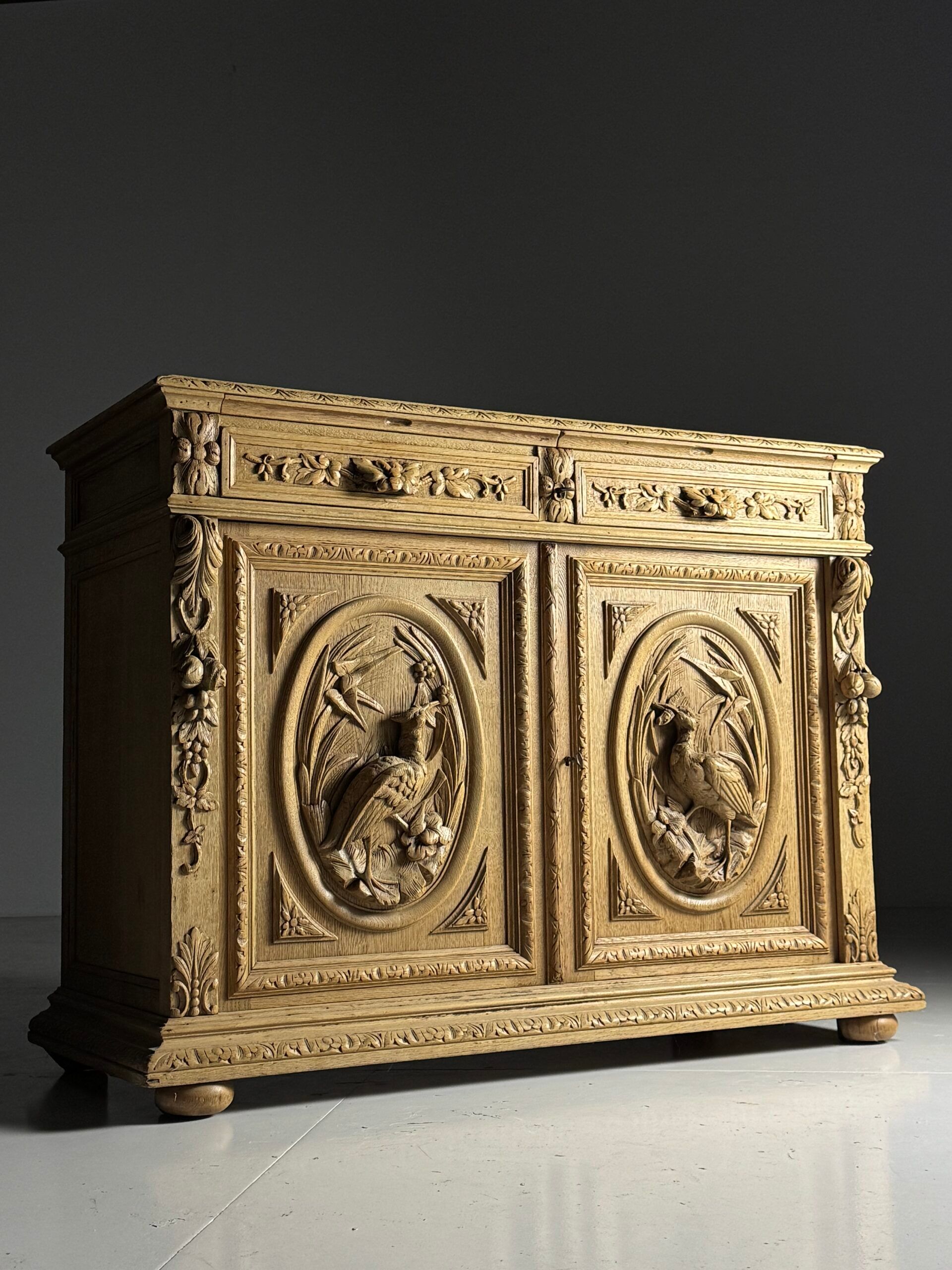 Buffet sculpté belge, 19e siècle
