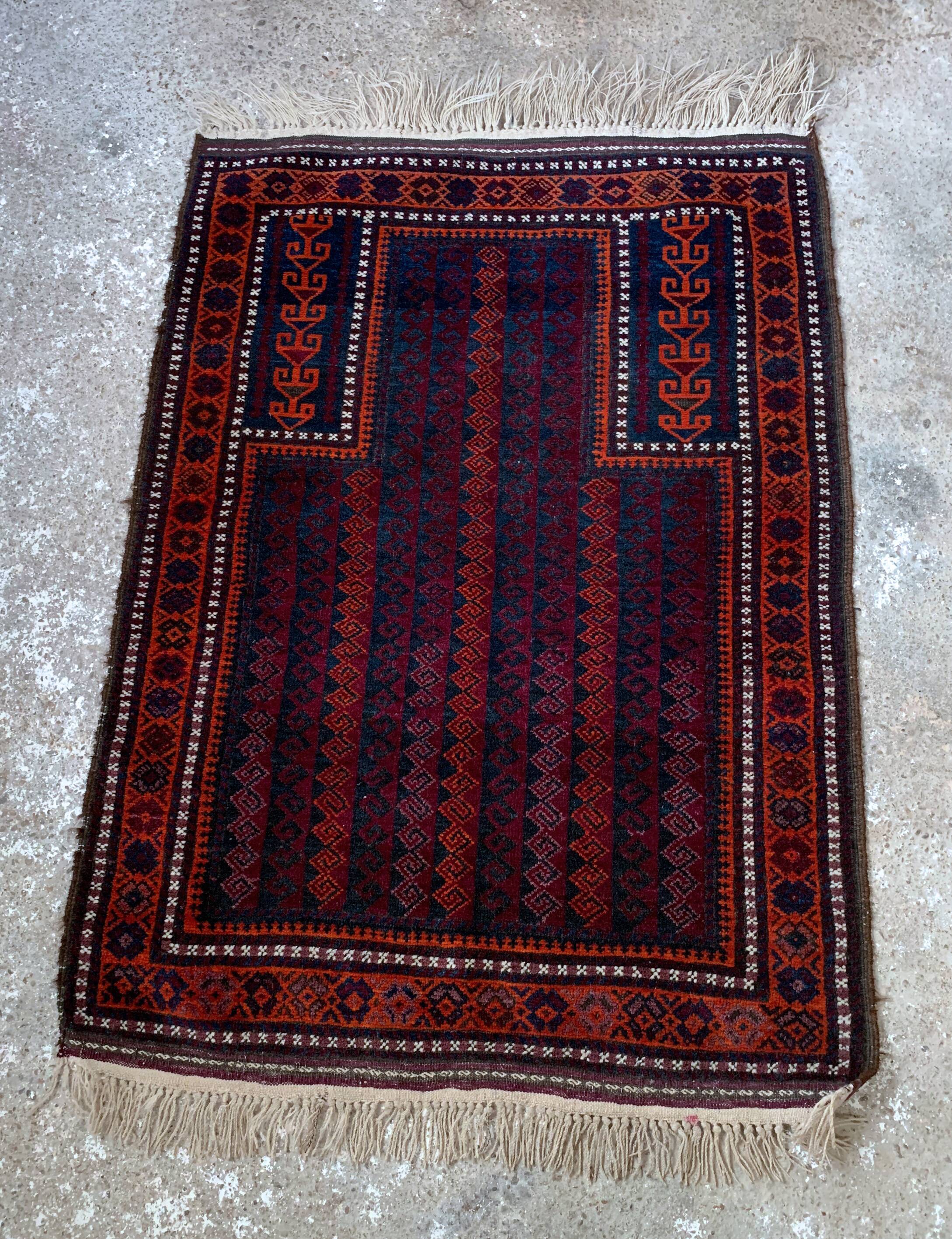 Oriental hand-knotted wool rug 132/133 cm