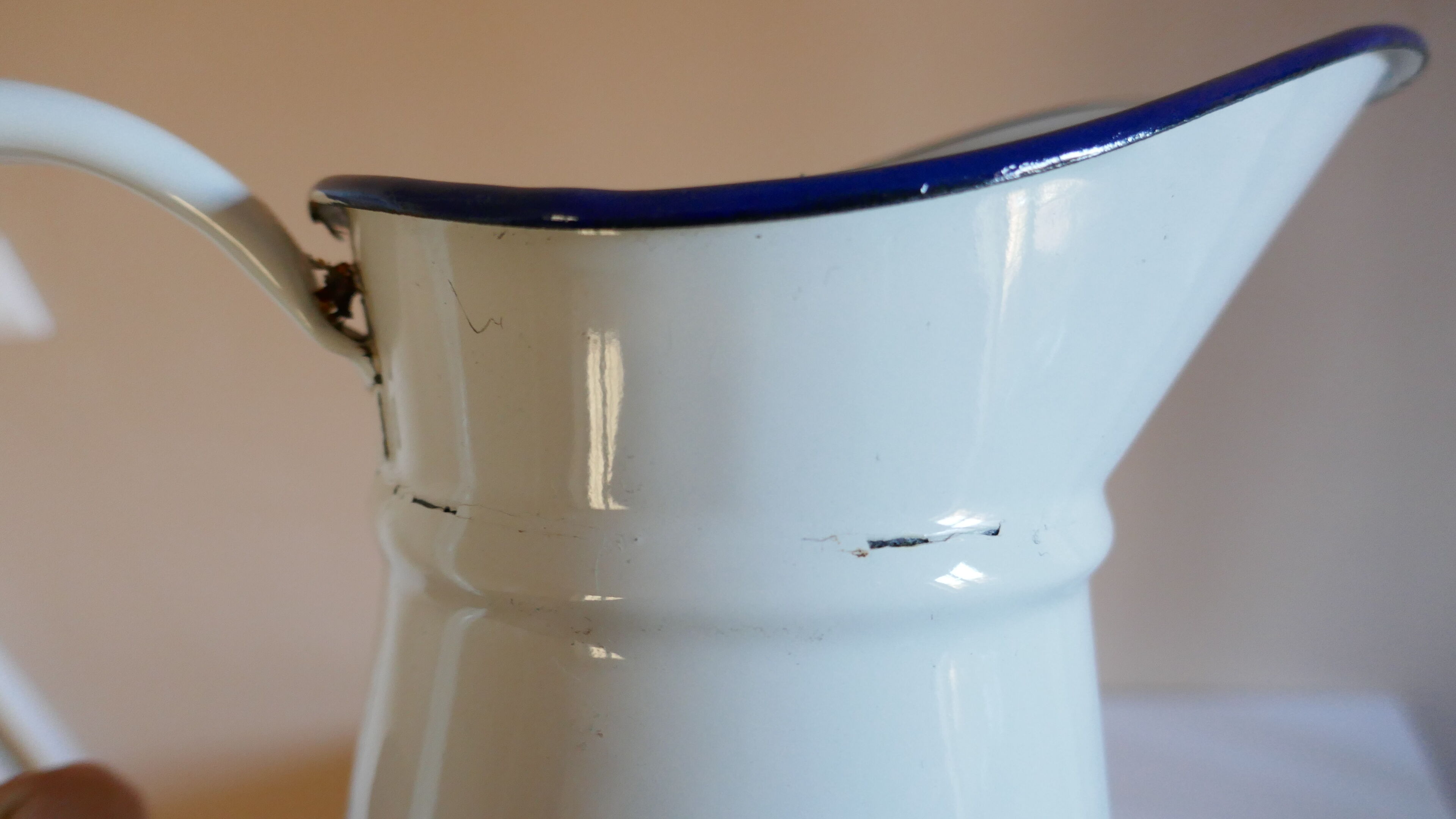 White enamel broc