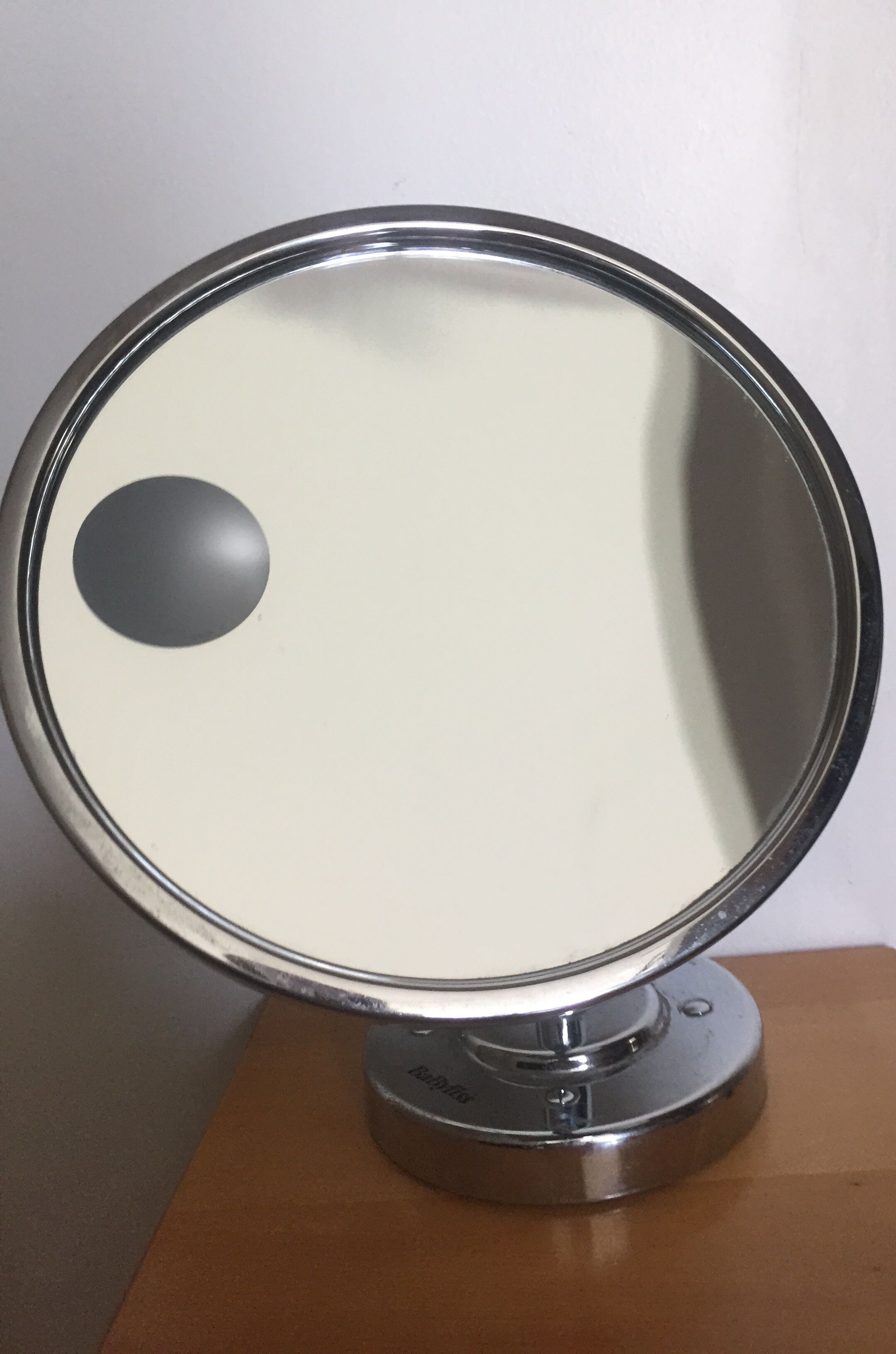 Magnifying mirror 25x40cm