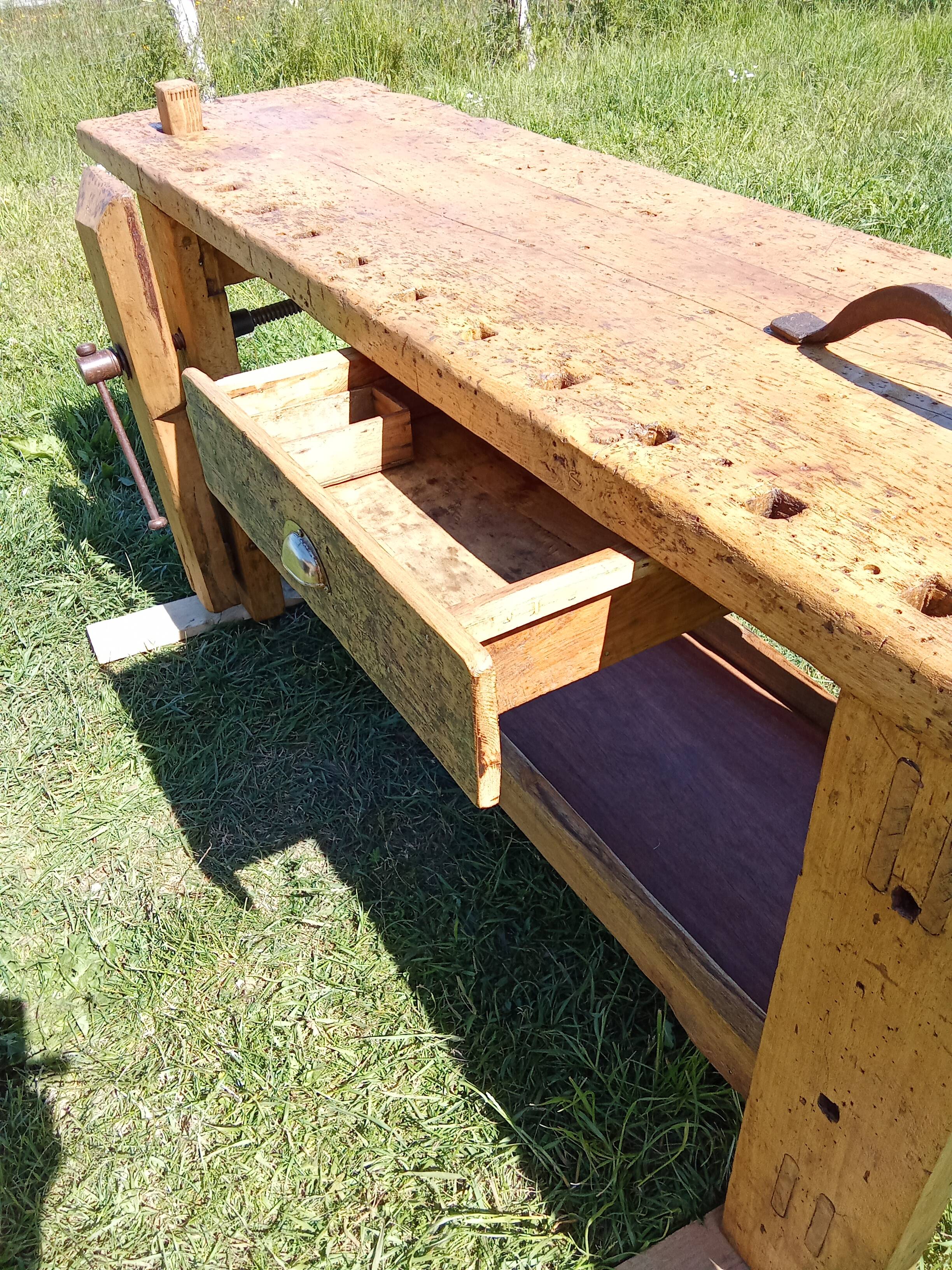 Antique wooden joiner's workbench / complete workbench
