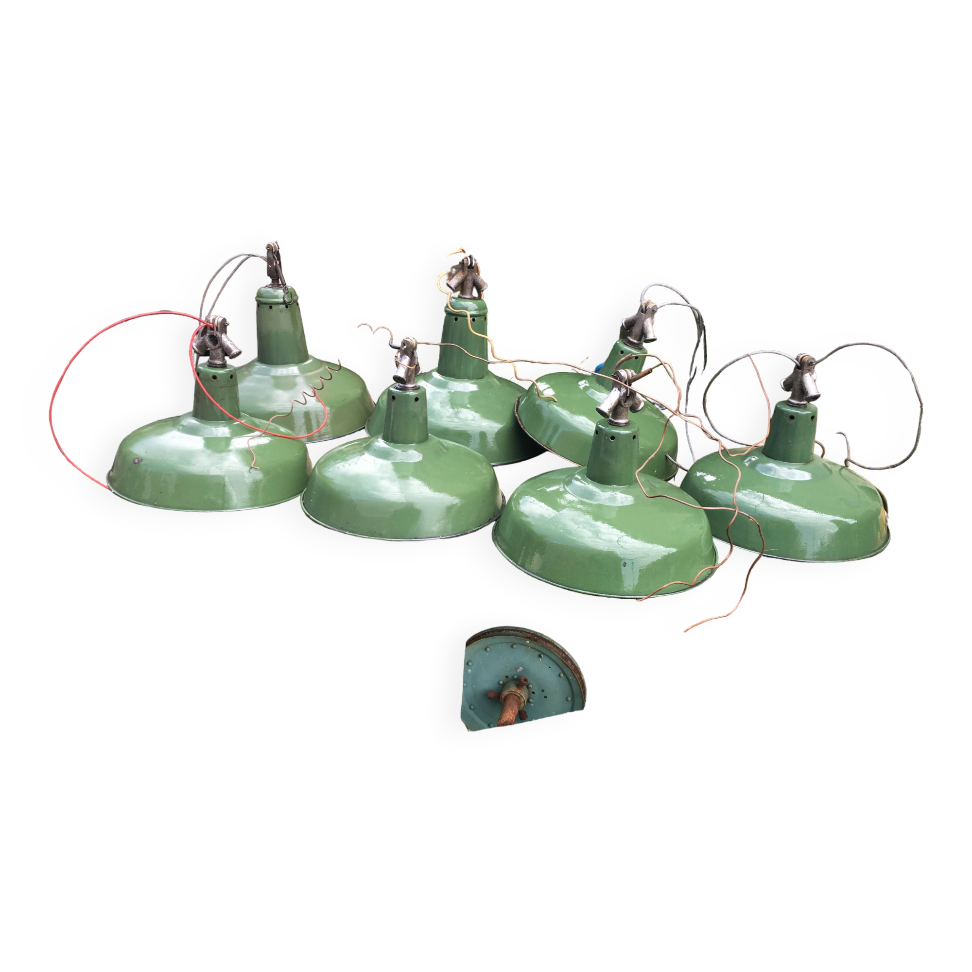 Set of 7 green industrial lamps in good condition, 1970s