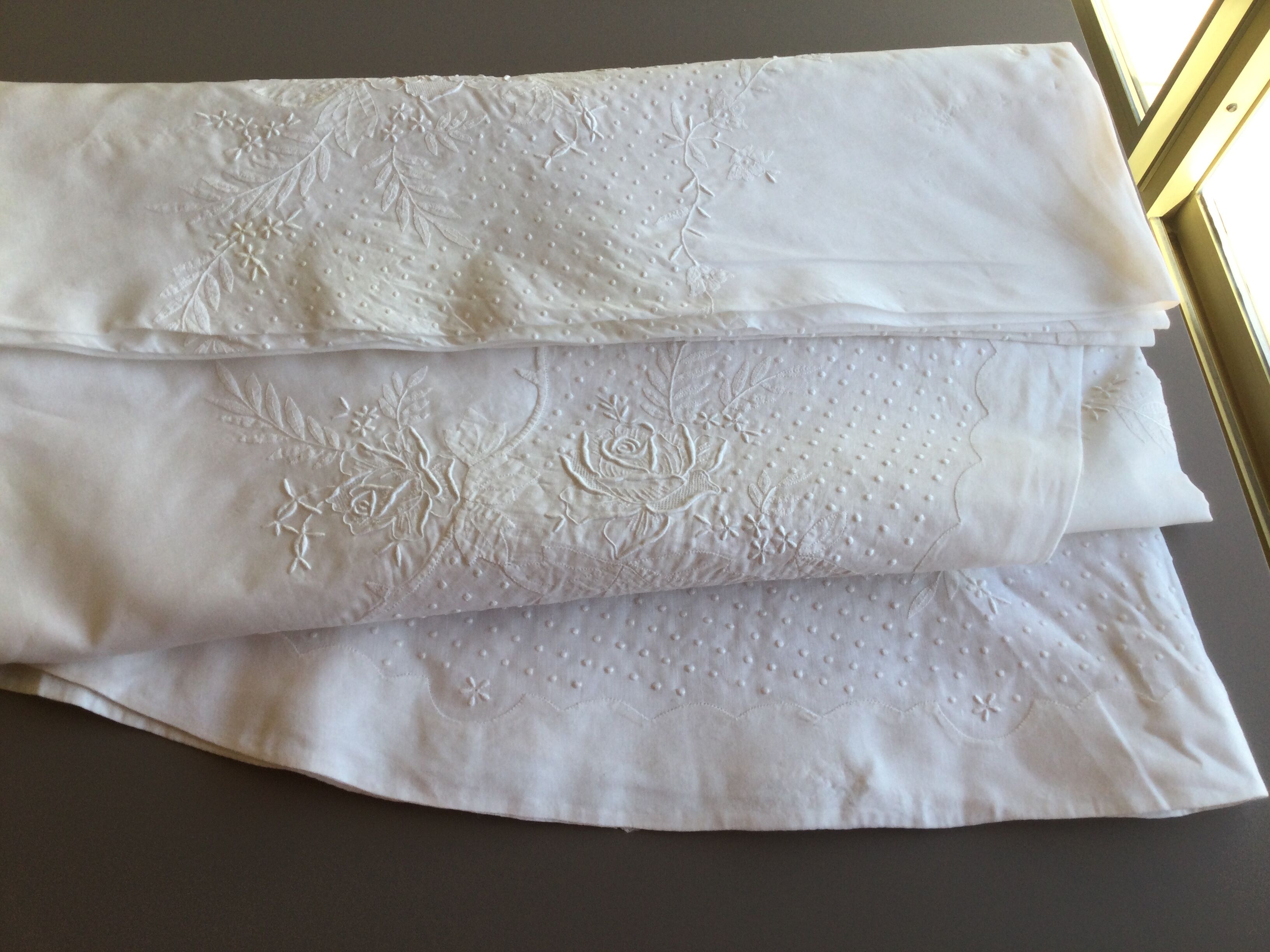 White embroidered organdie tablecloth and 12 assorted towels
