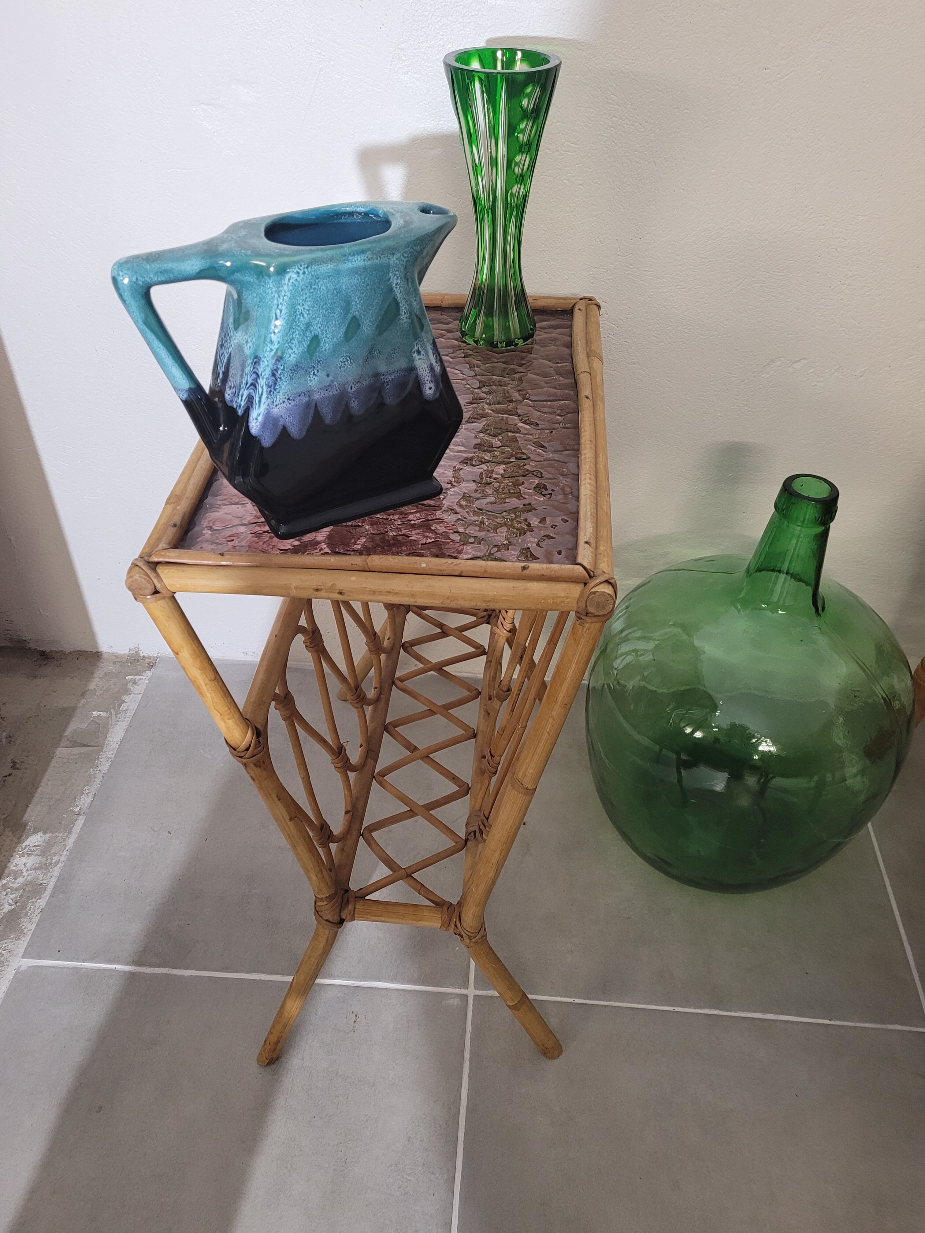 Rattan glass magazine holder