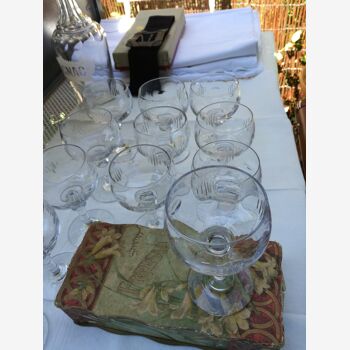 11 VERRES ANCIENS A EAU GRAVES VIERZON