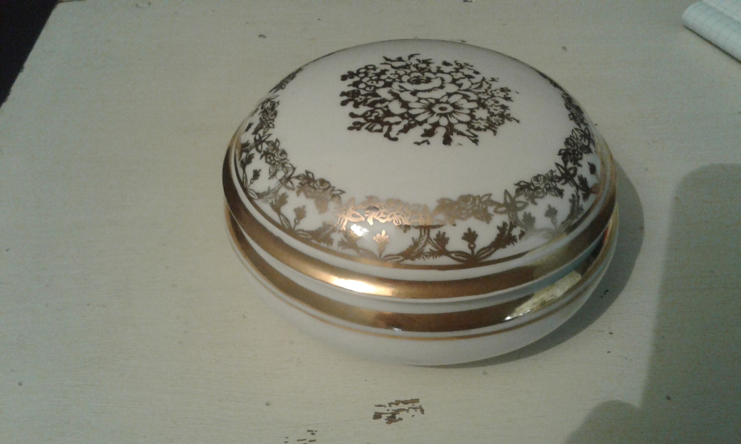 Limoges porcelain candy. golden decors