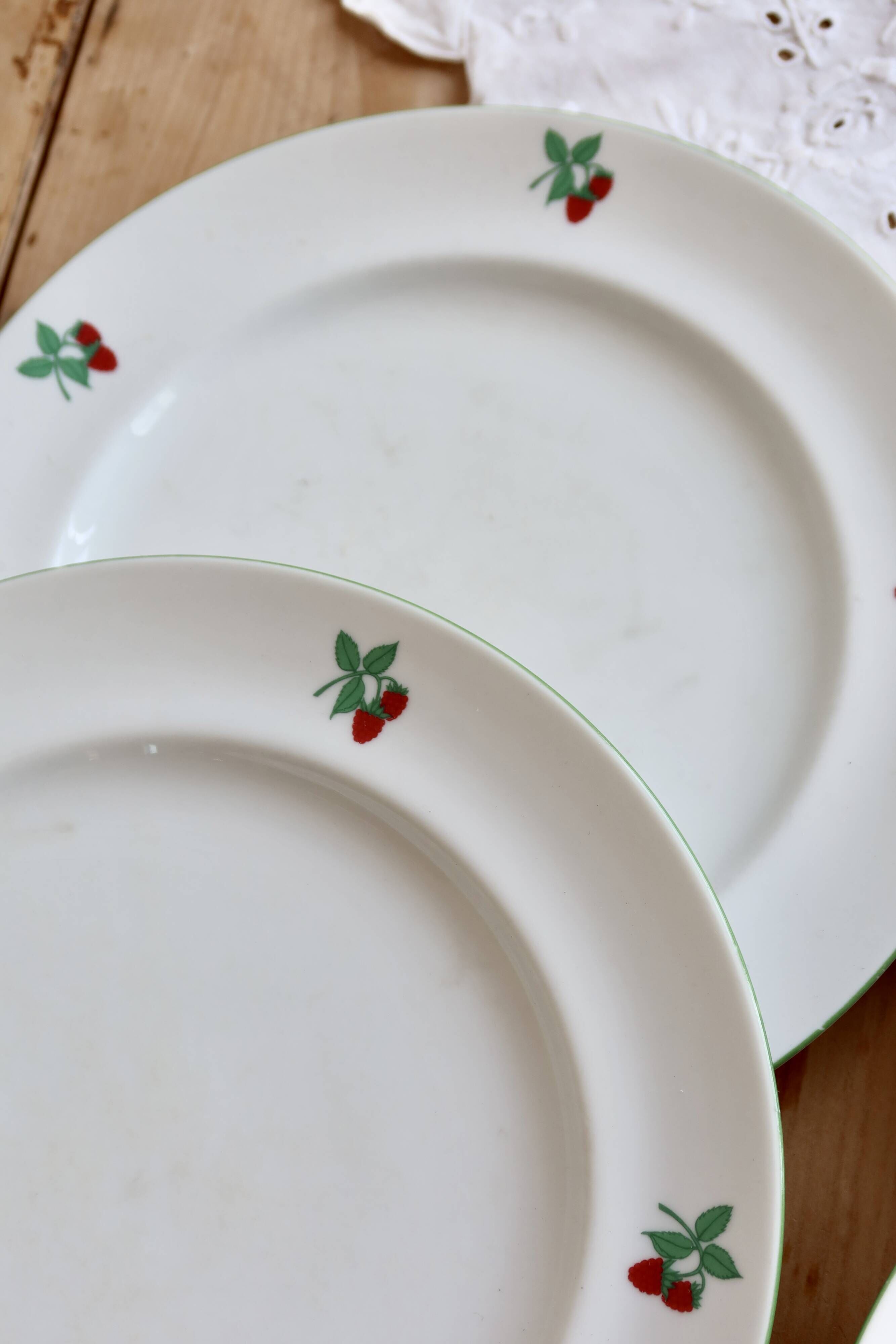 6 vintage flat plates porcelain Table et Couleurs model Raspberries