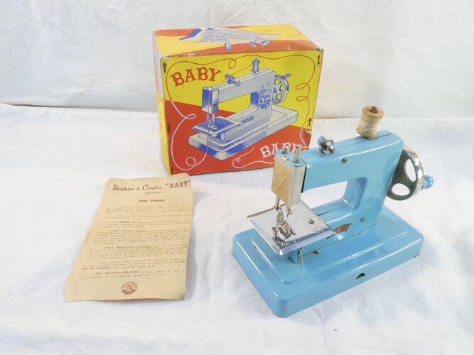 Ancien jouet machine a coudre pour enfant marque ''baby'' avec boite d'origine
