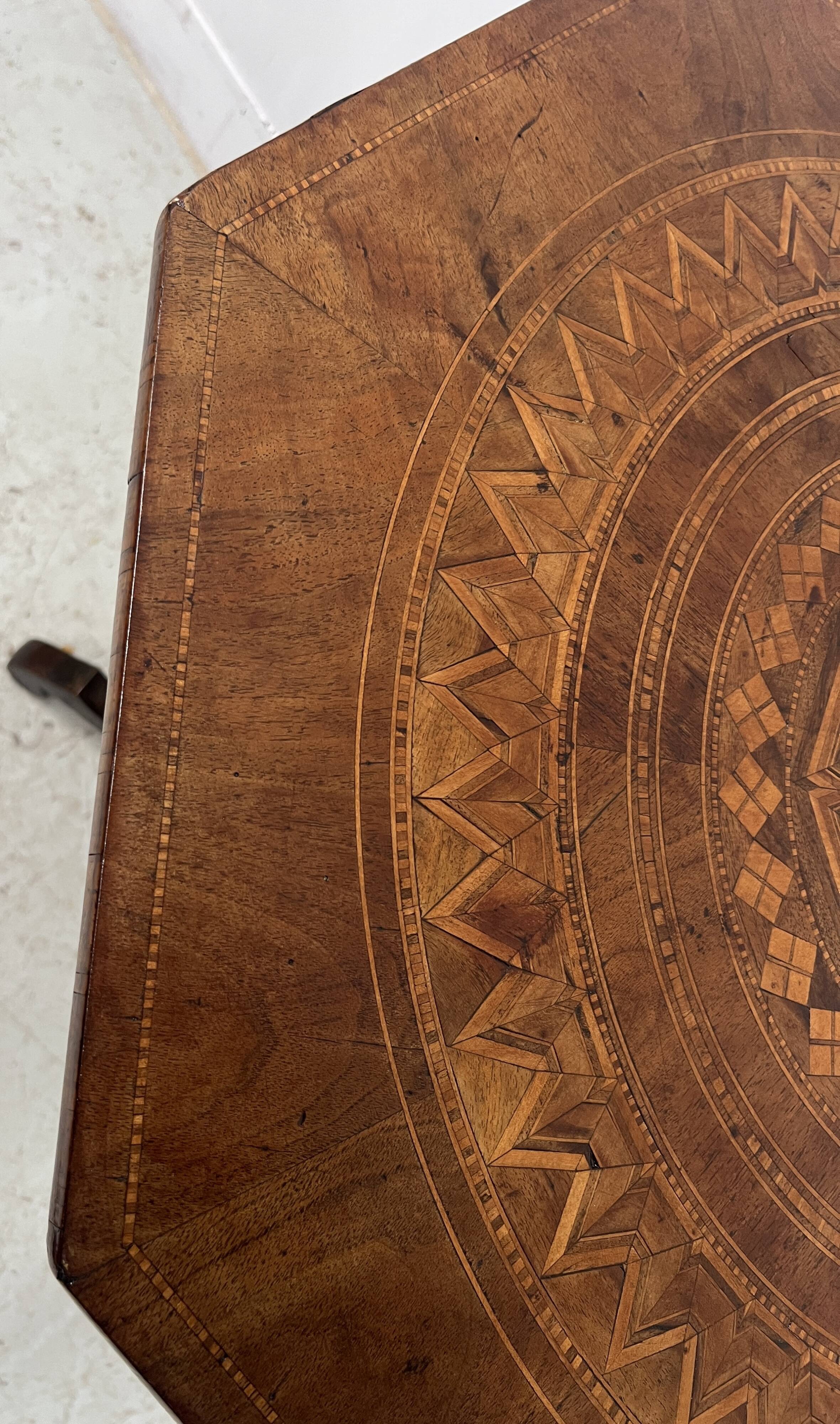 Octagonal pedestal table in marquetry, Italy, 19th century