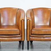 Set of 2 sheep leather club chairs finished with black piping