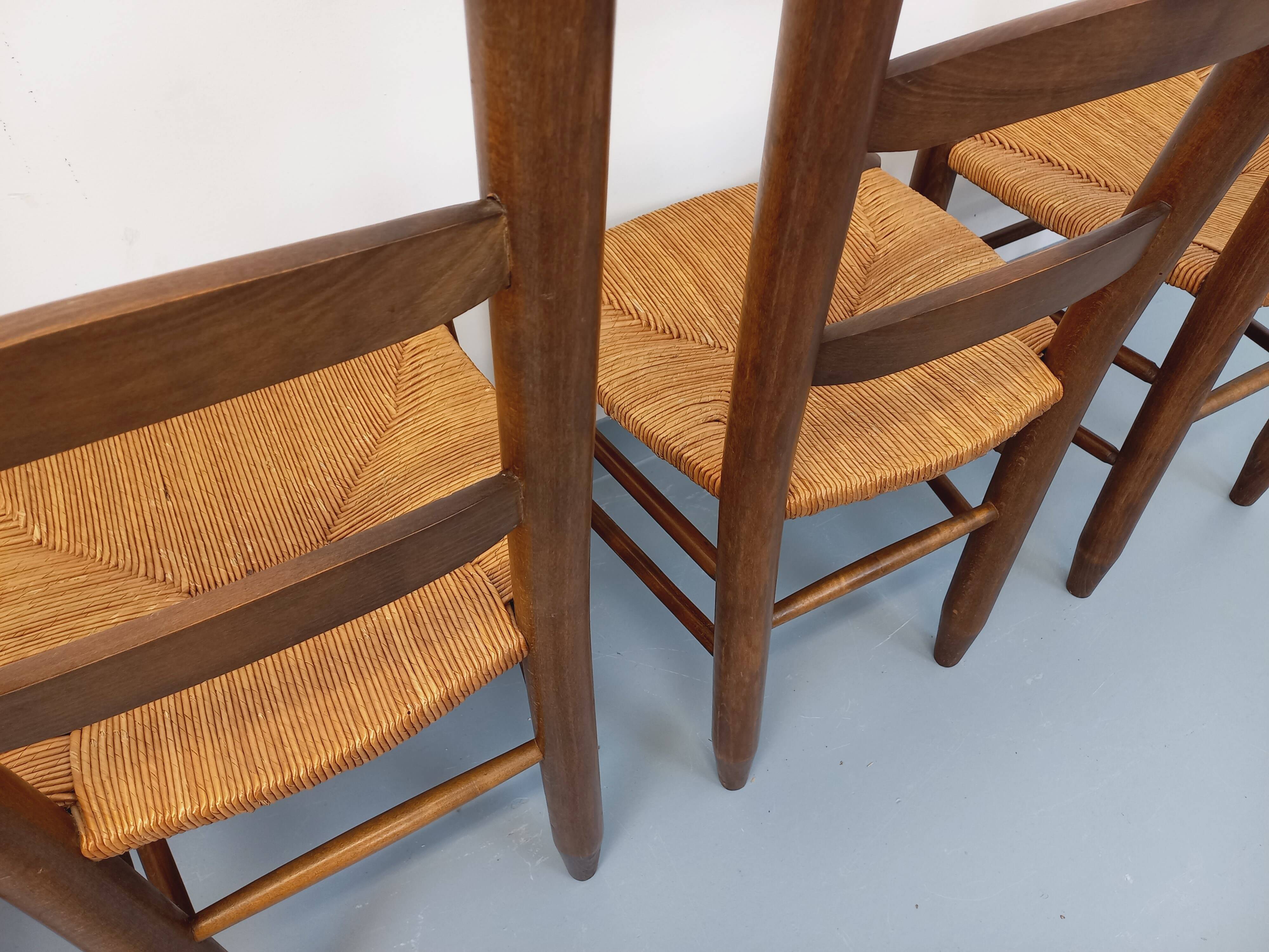 Set of 4 vintage brutalist chairs in wood and straw from the 1960s.