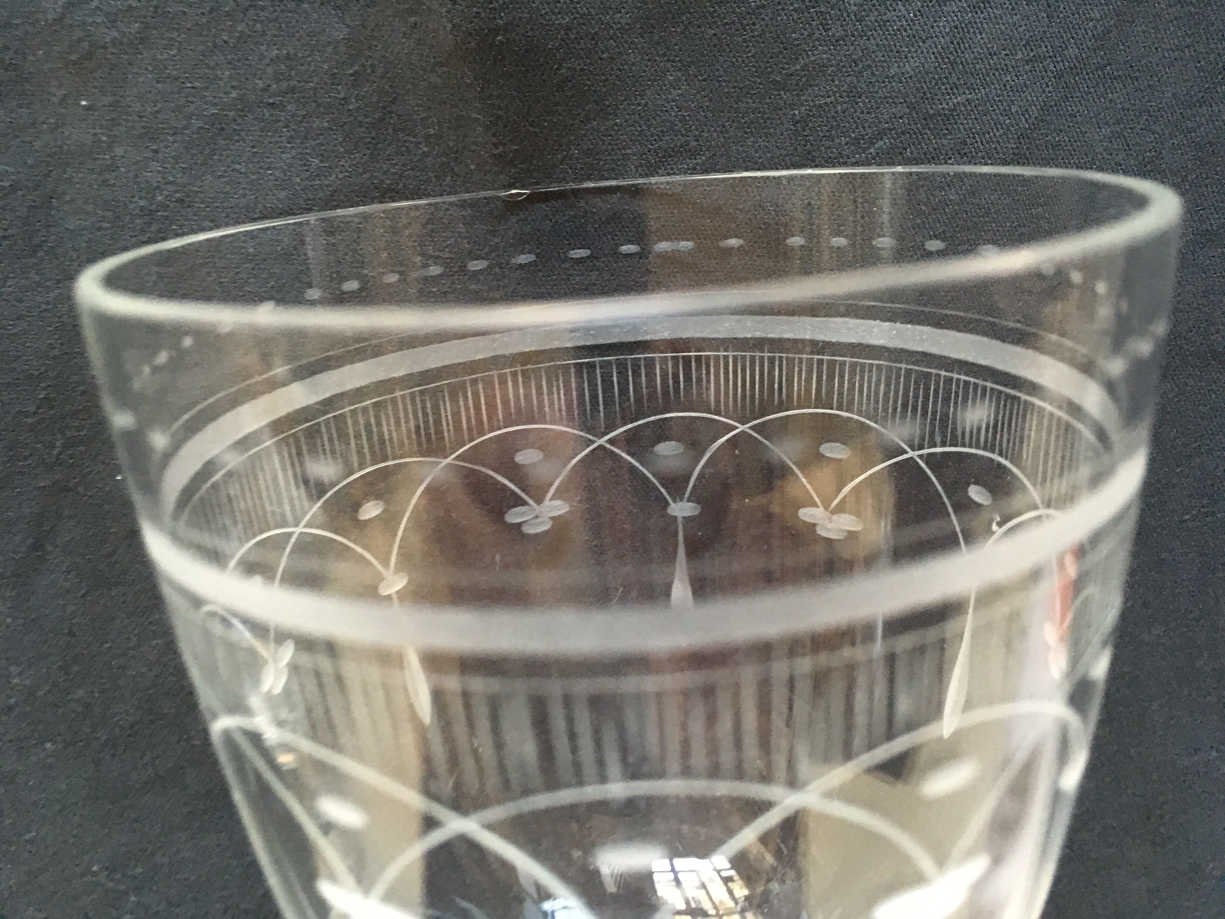 Set of 4 glasses of crystal 18th engraved decoration