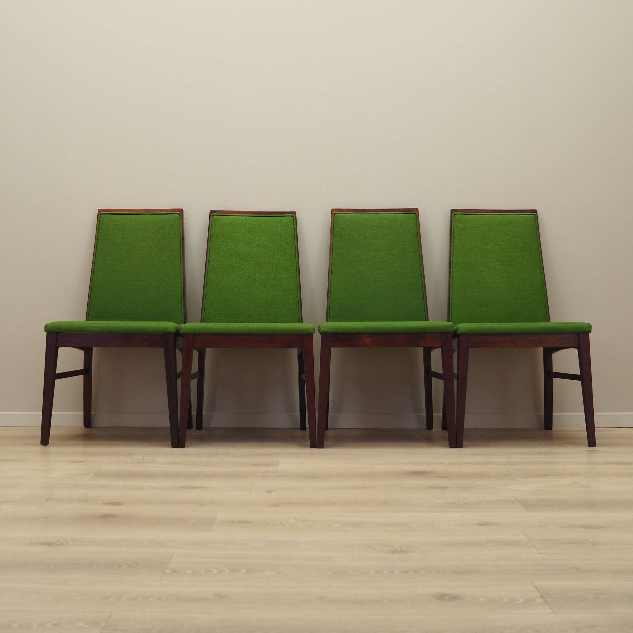Ensemble de quatre chaises en palissandre, design danois, années 1970, fabricant : Dyrlund
