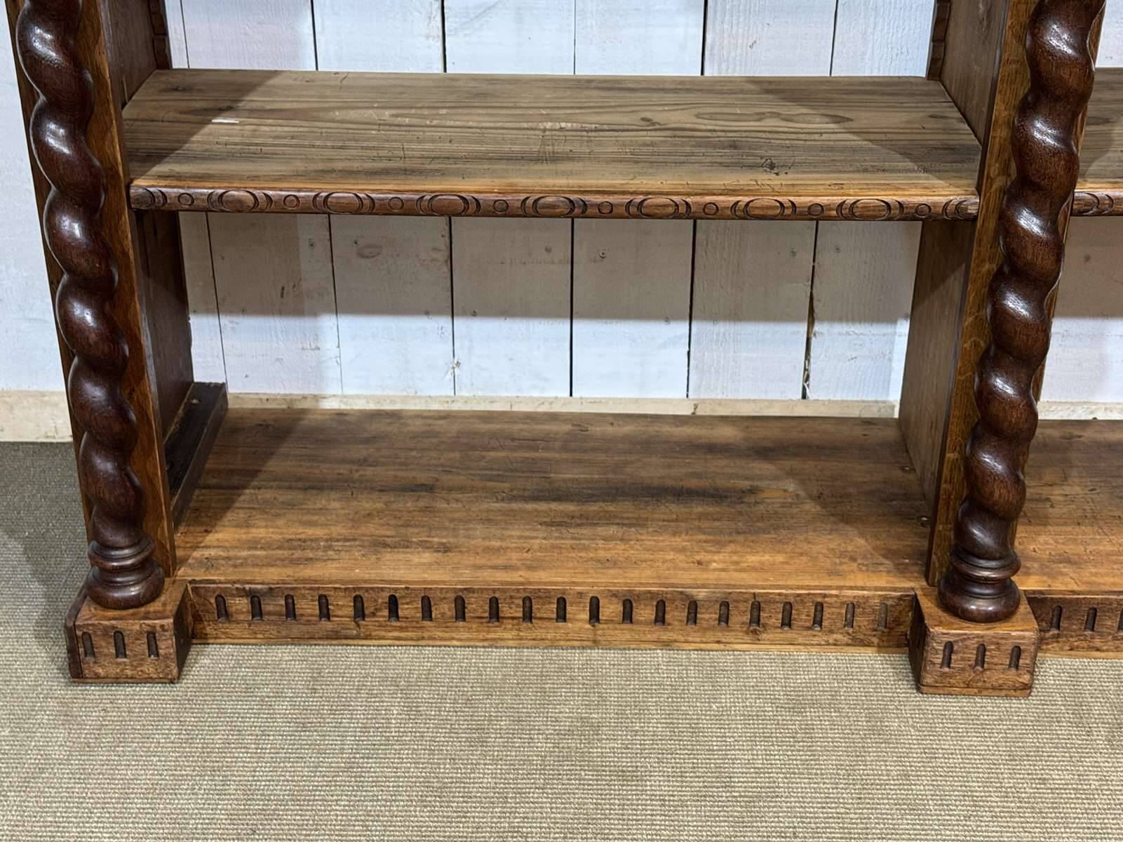 Bibliothèque de boiserie en chêne et sapin début XXème
