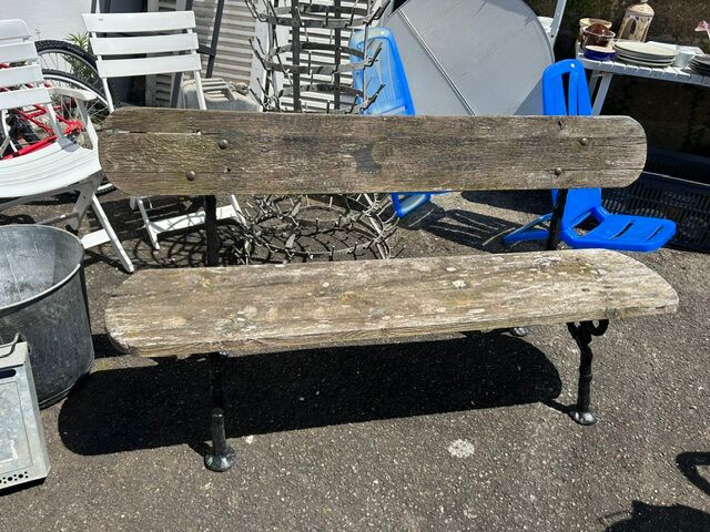 Antique garden bench in cast iron and wood from the 1940s