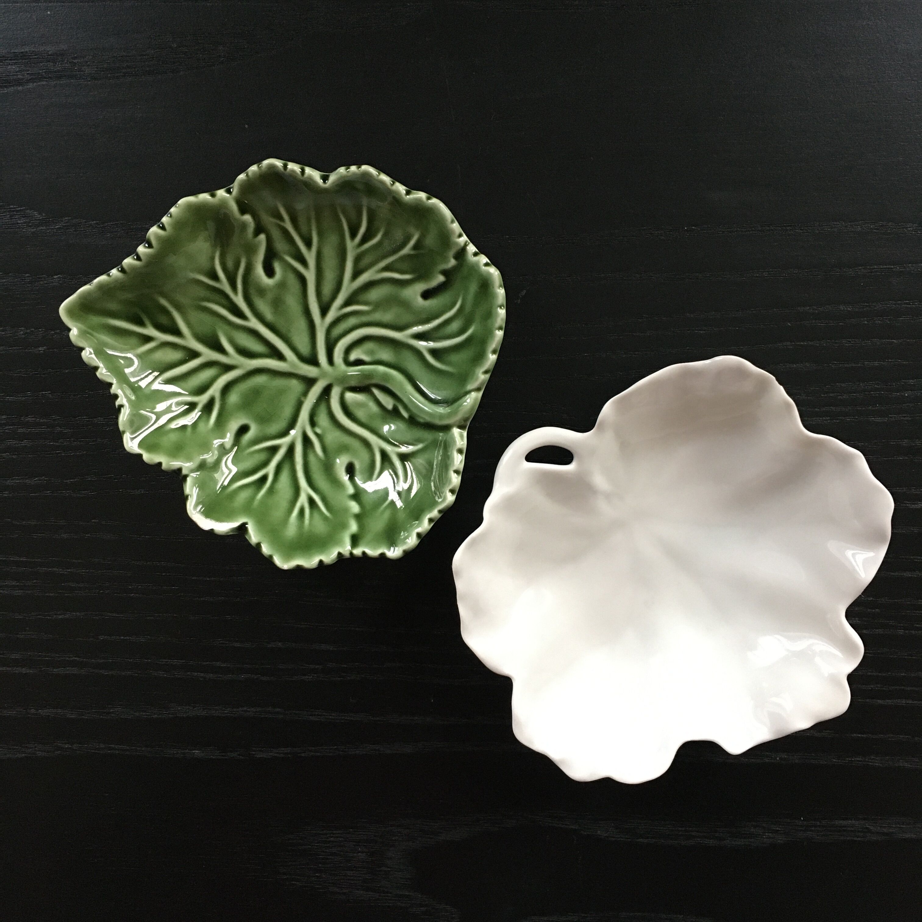 Duo of leaf cups