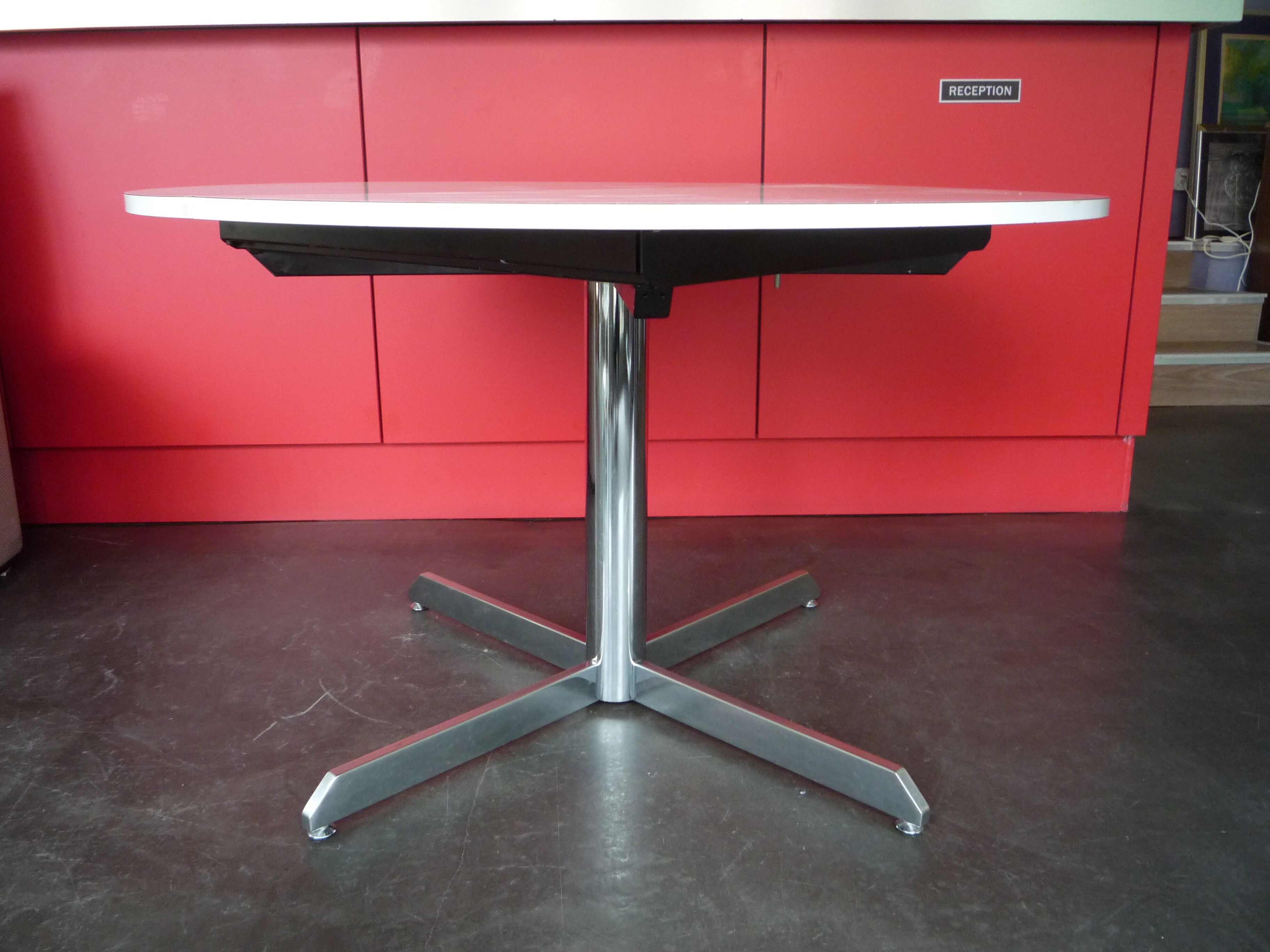 Table distributed at Roche Bobois 70/80's