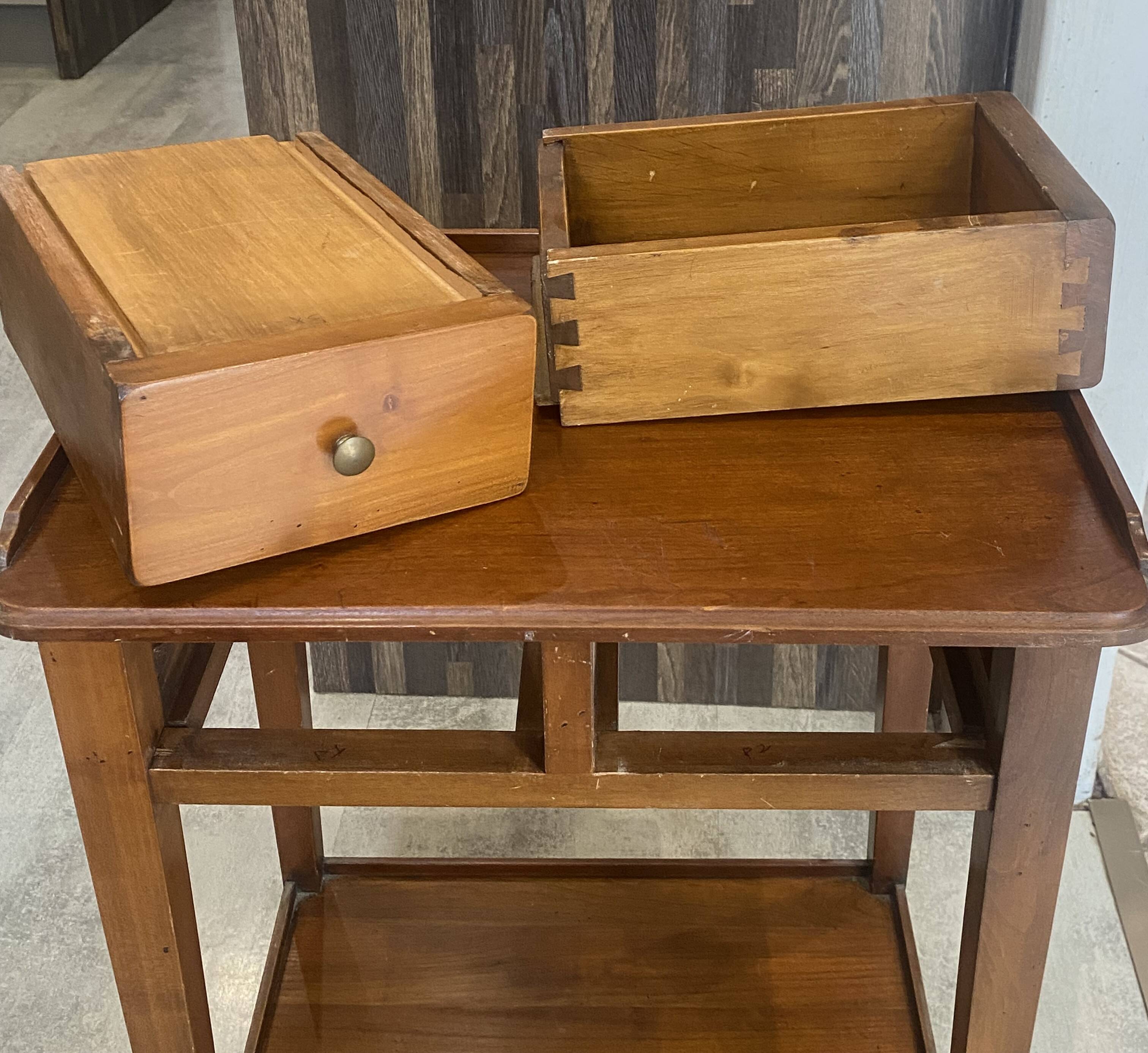 Table d’appoint 2 tiroirs merisier 1950