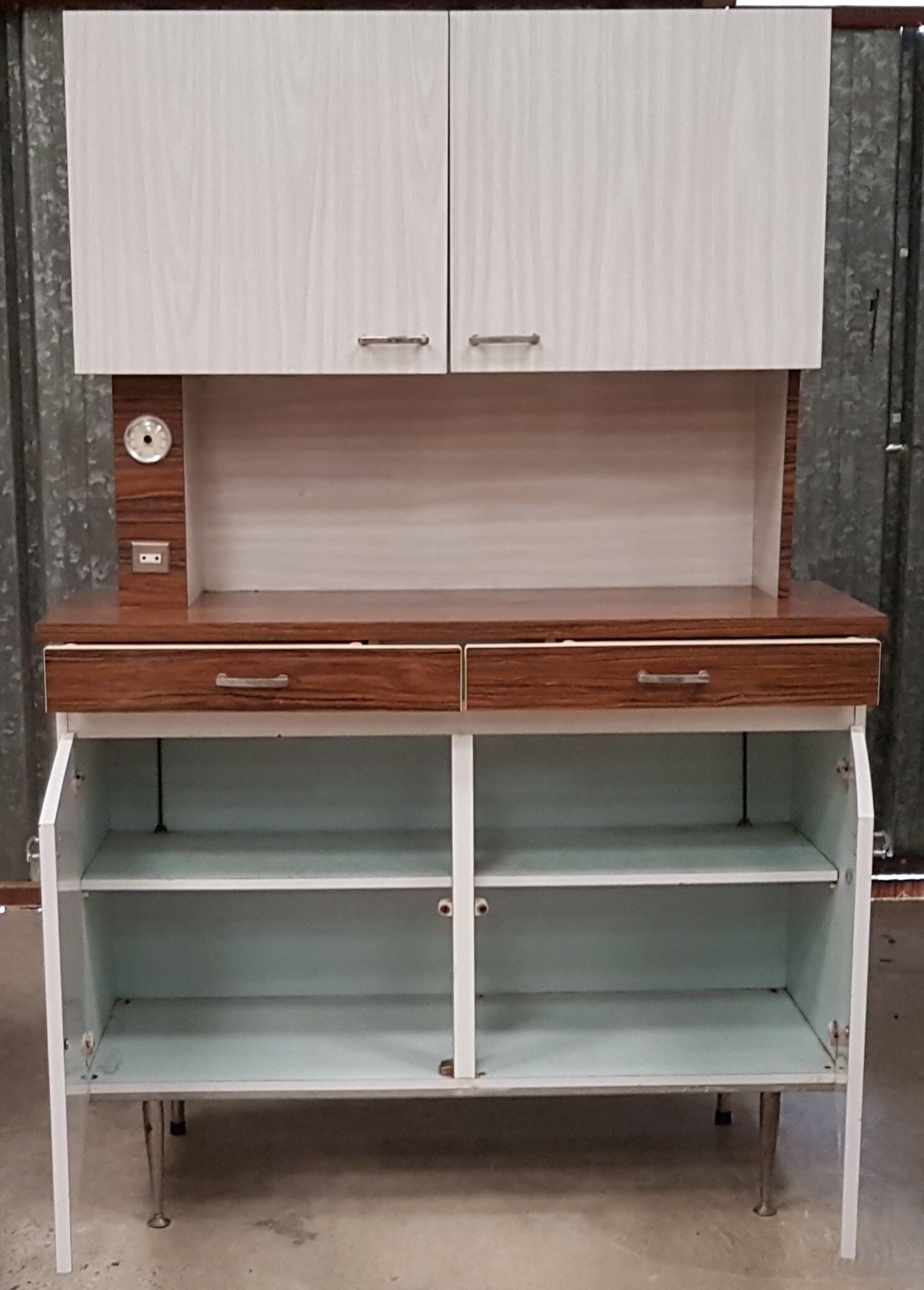 Kitchen furniture in formica