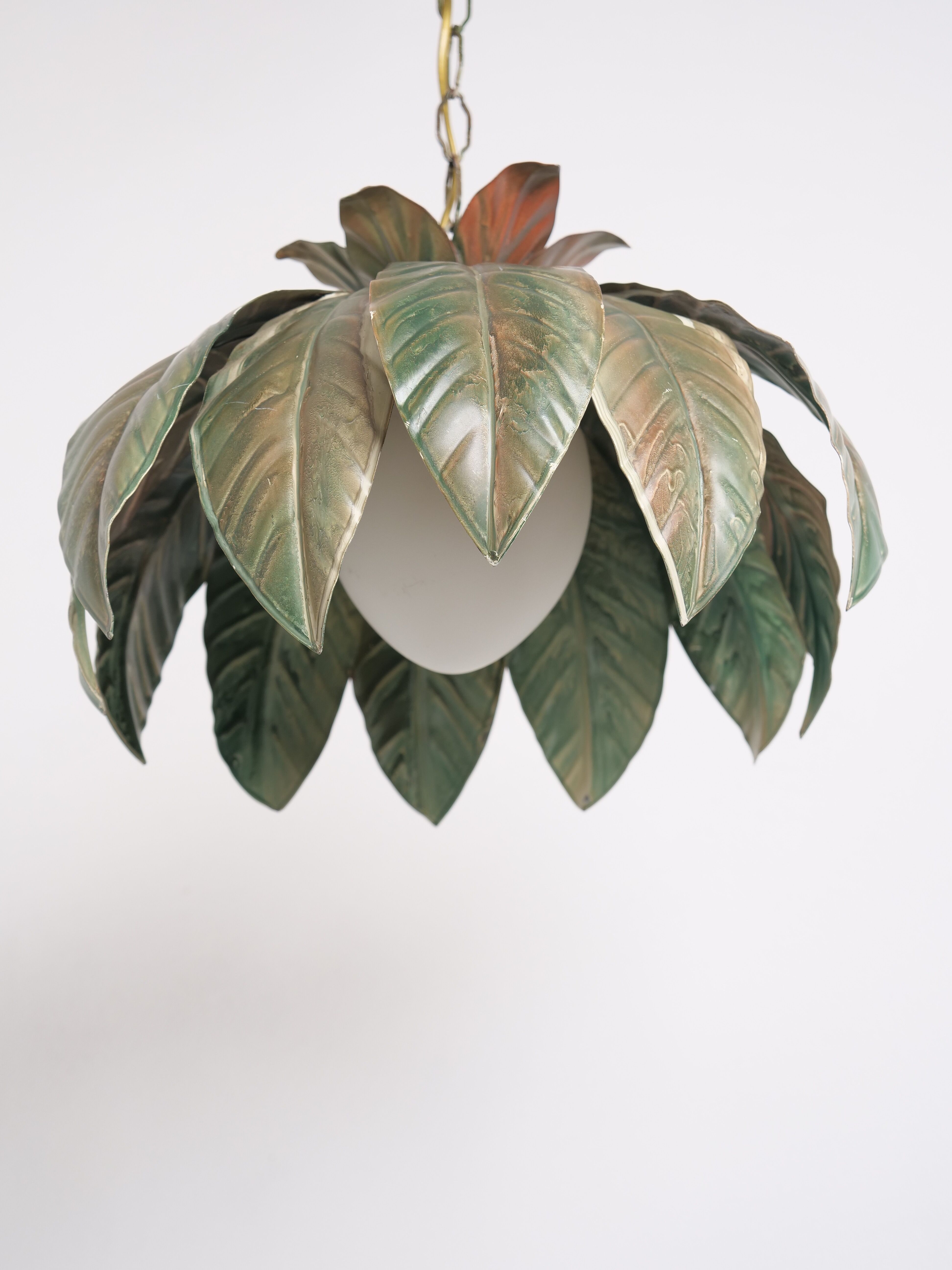 Suspension vegetal pattern green leaves
