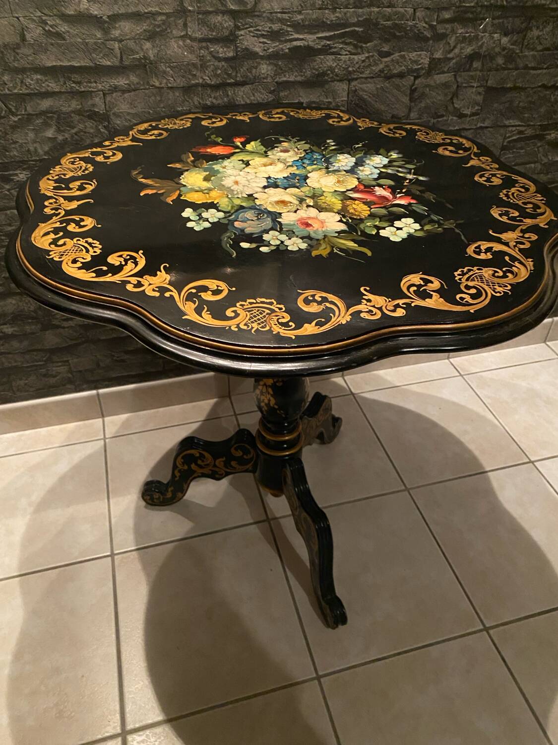 Tripod tilting side table from the Napoleon III period.