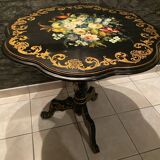 Napoleon III period tilting tripod side table