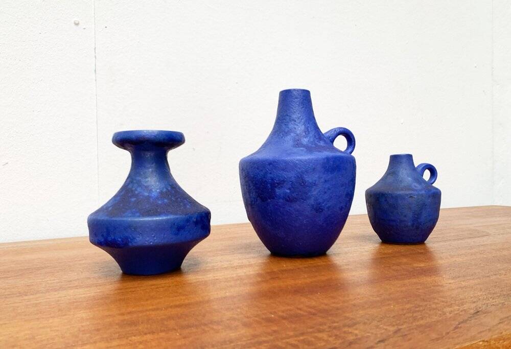 Vases minimalistes allemands bleu cobalt du milieu du siècle de Hartwig Heyne Pottery, années 1960, ensemble de 3