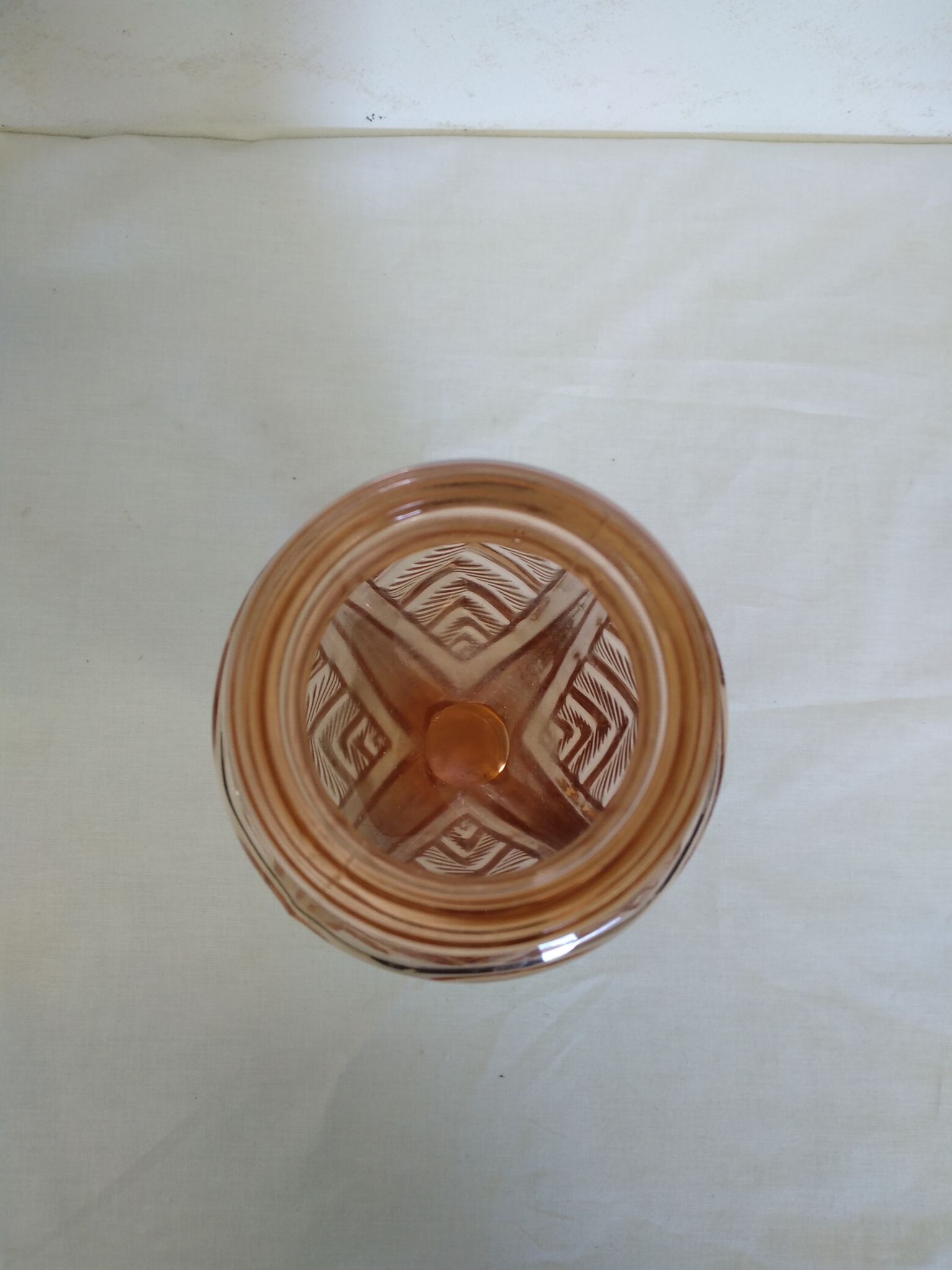 Vase en verre soufflé rose art déco