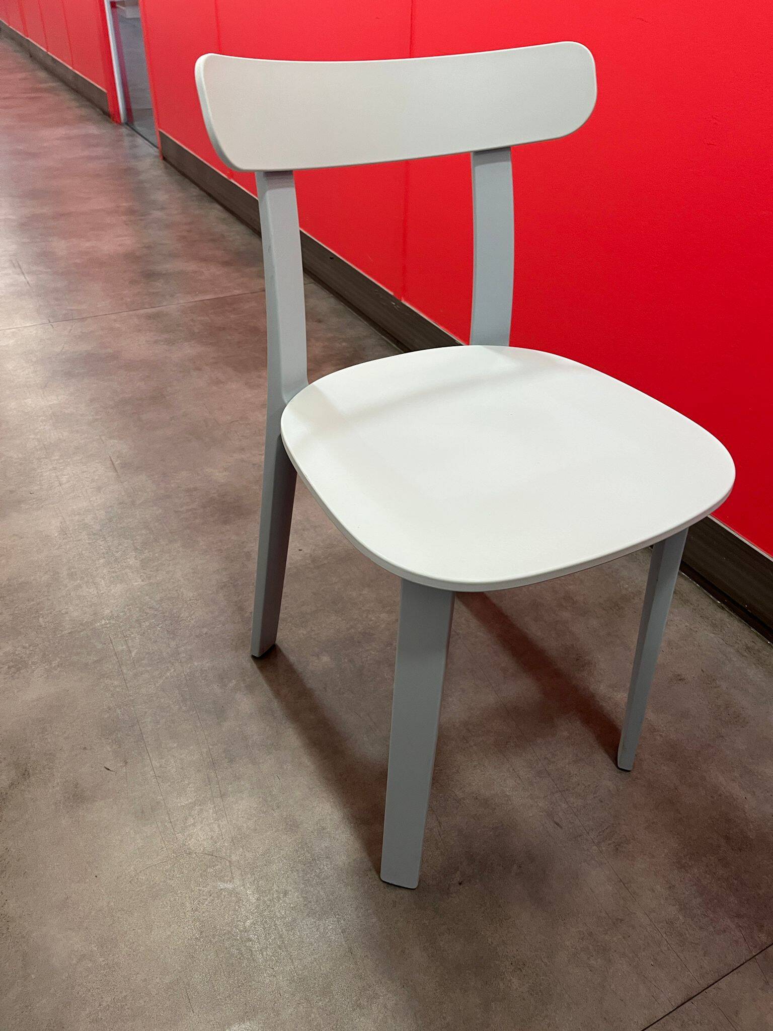 Chaise VITRA APC blanc