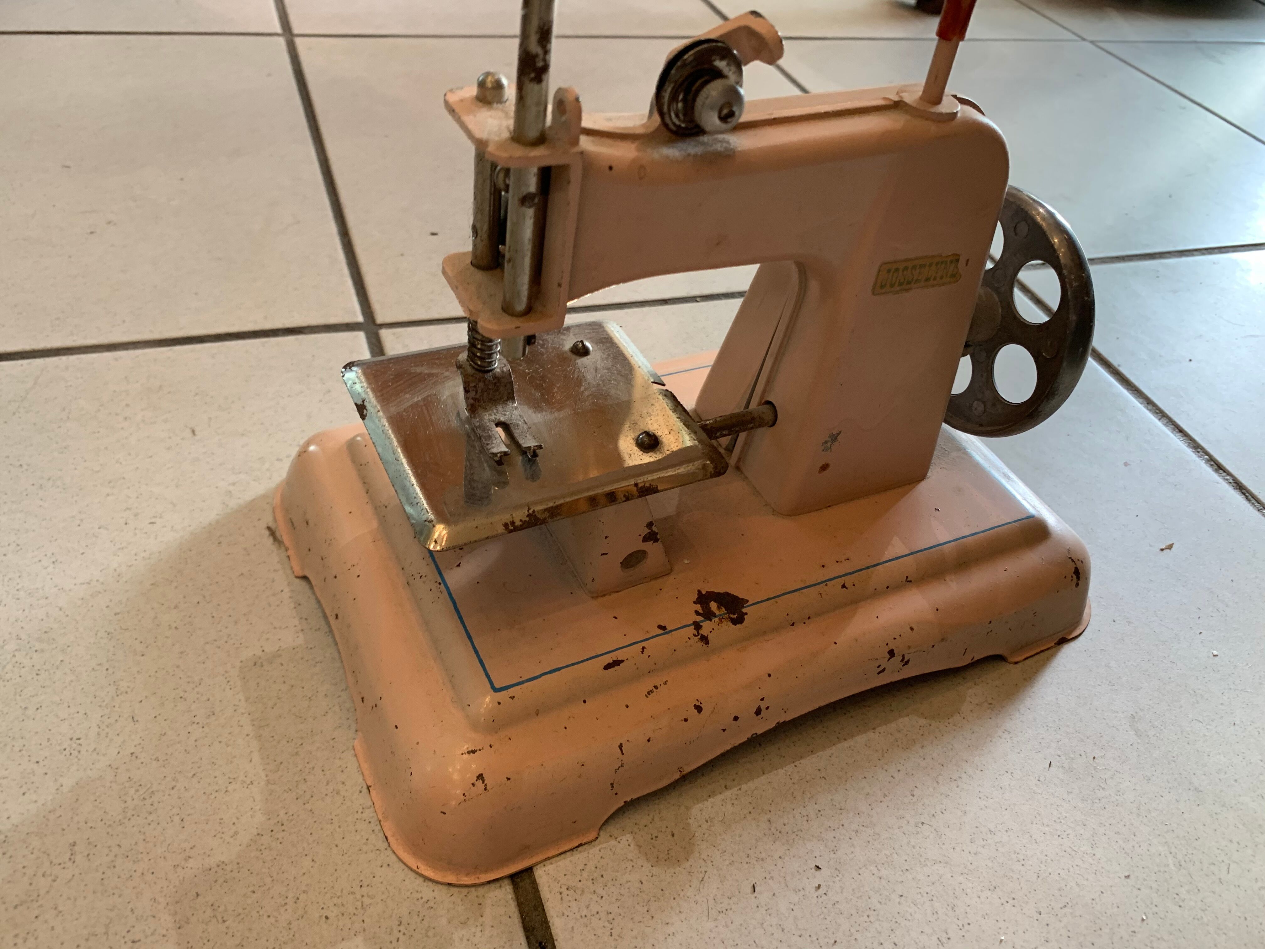 Metal sewing machine