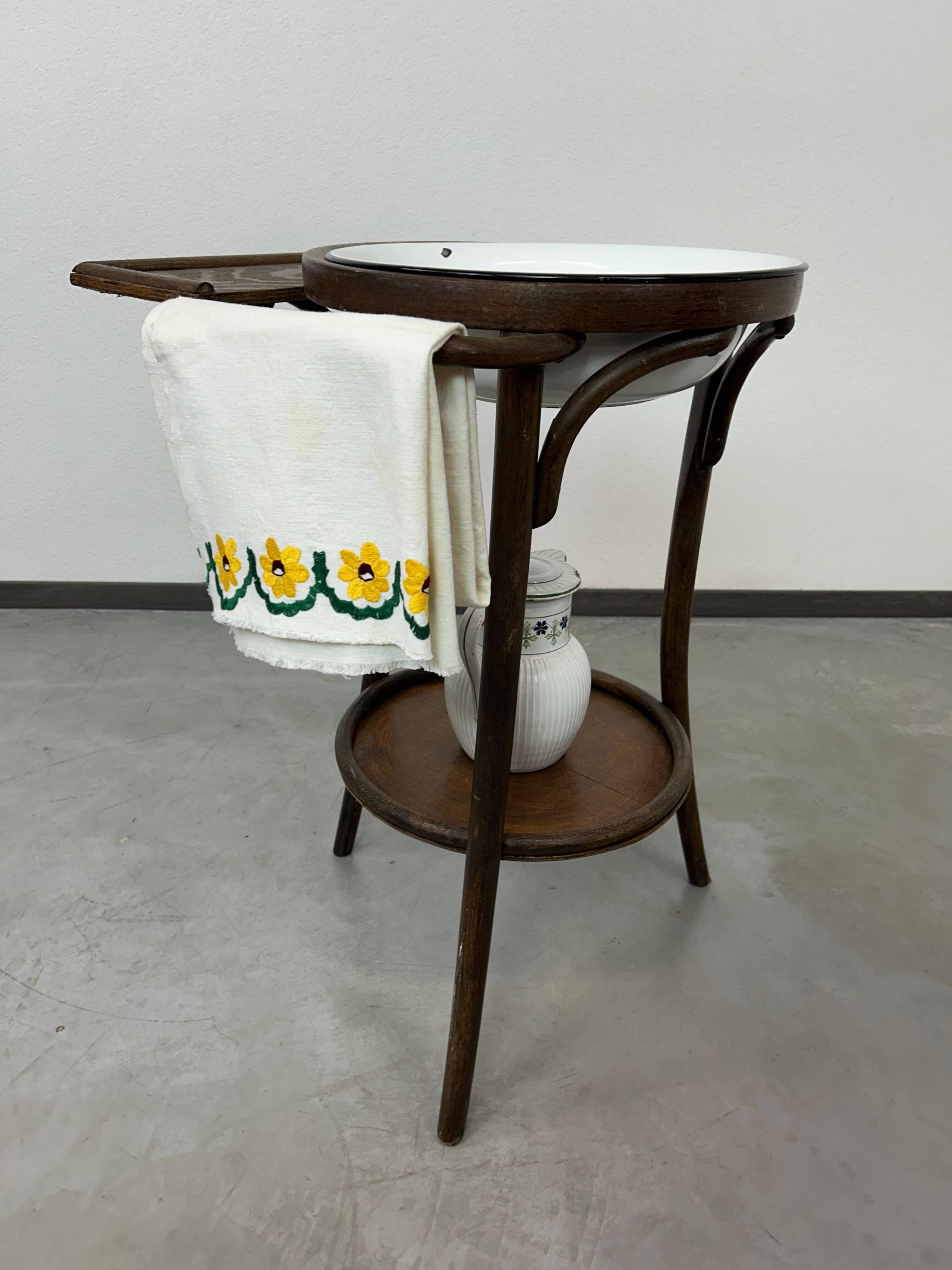 Laundry Thonet no.2