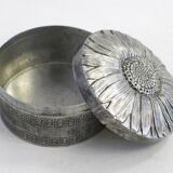 Marguerite round box, made of metal