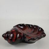 Empty ceramic pocket in the shape of a shell
