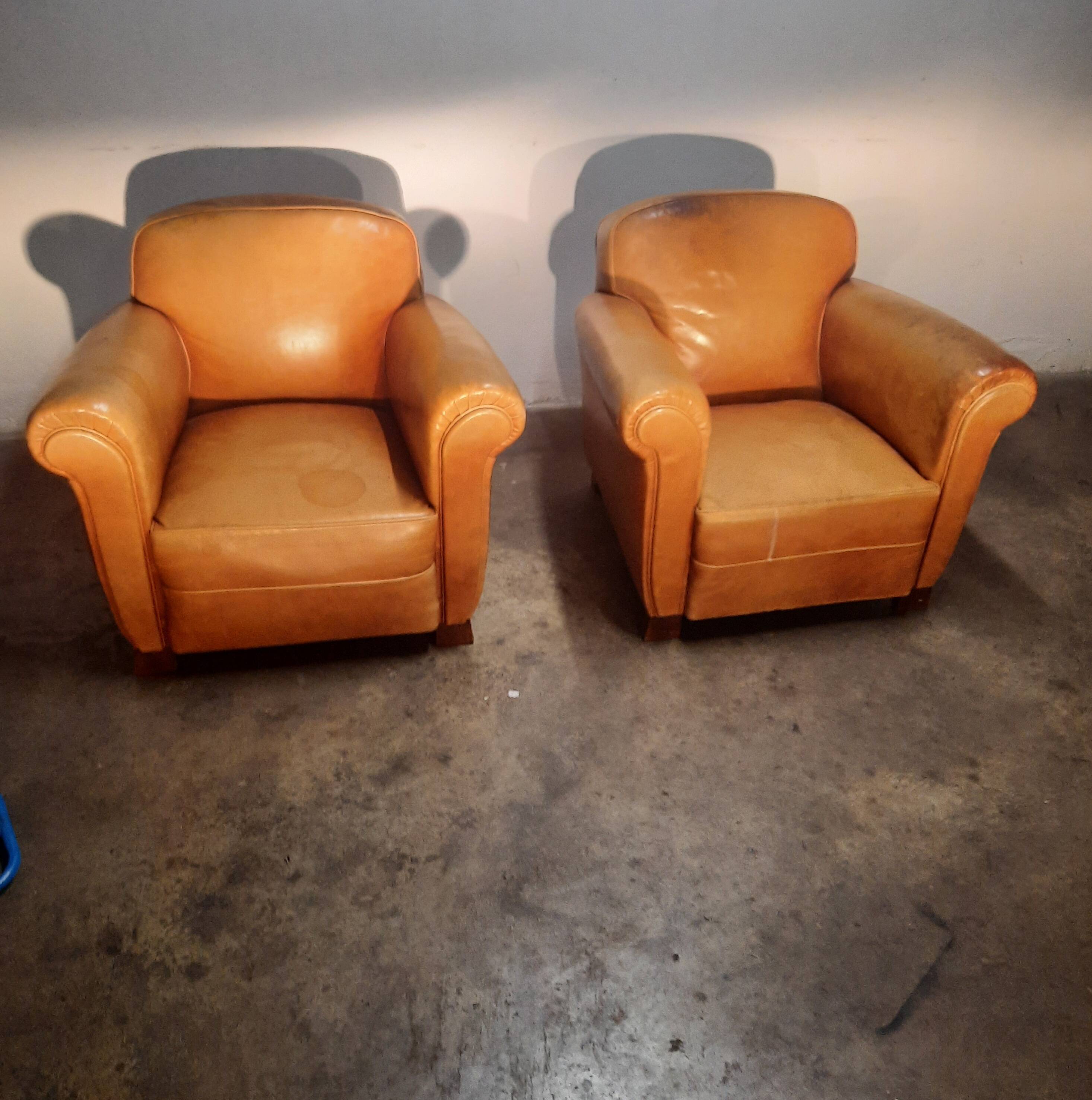 Pair of club shoes from the 1950s in tawny leather.